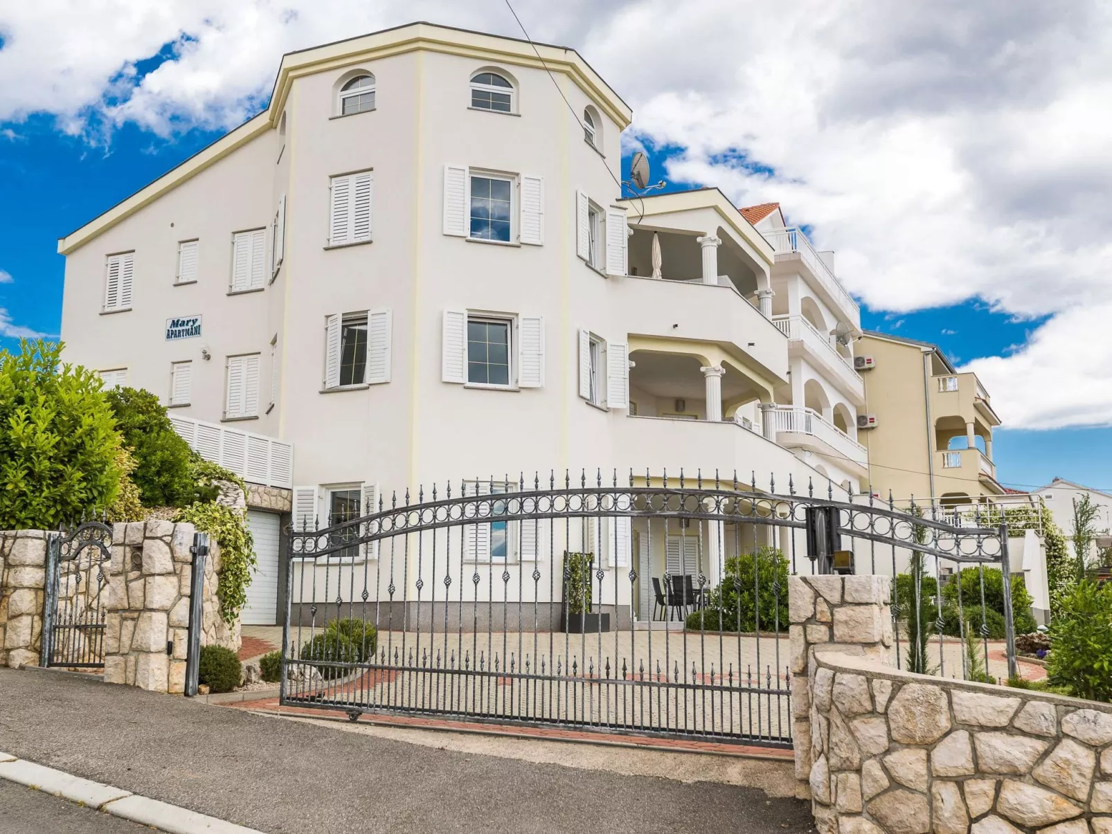 Wohnung mit großer Terasse-Buiten