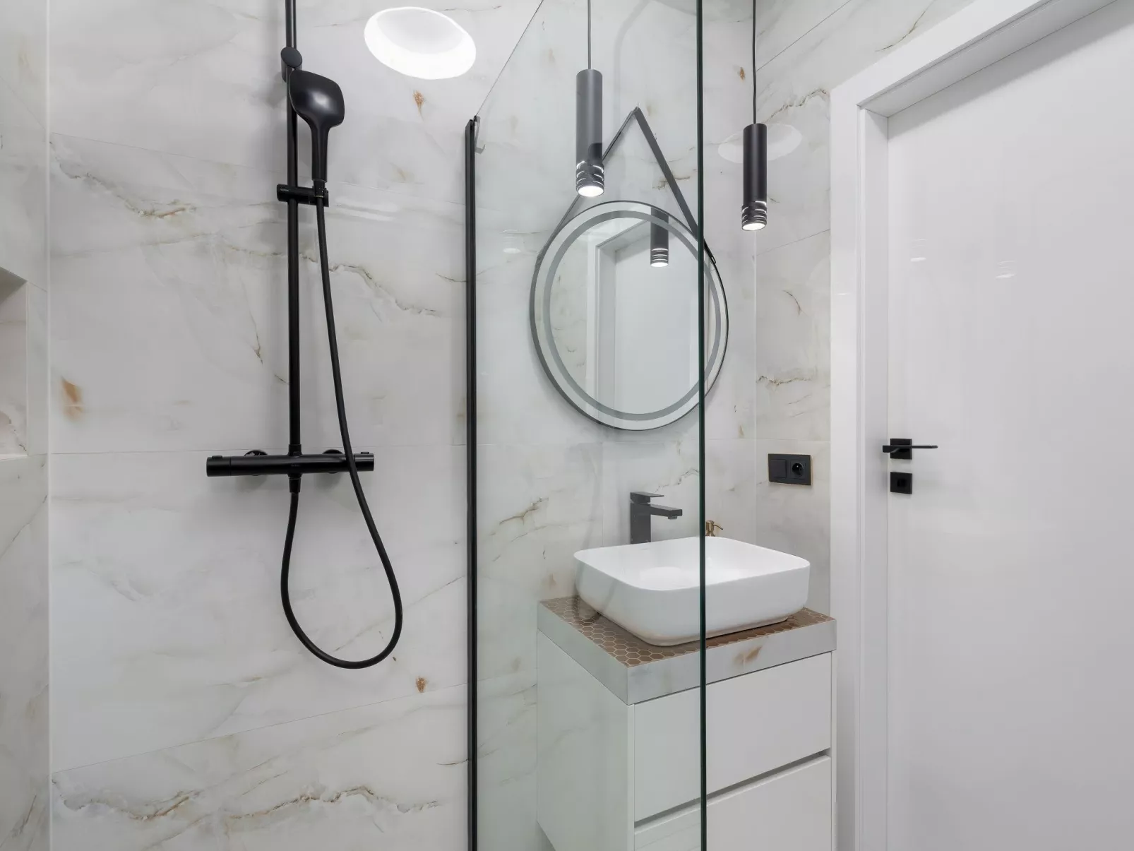 "Platan Tower 114" - Binnen