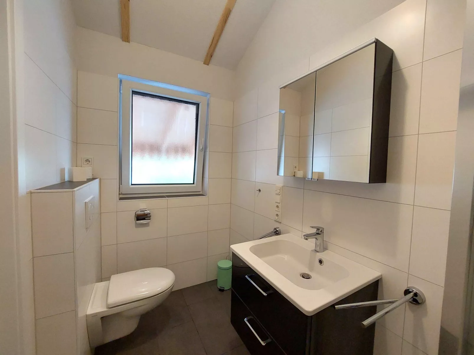 G13 Ferienhaus mit Garten und Fahrradschuppen-Binnen