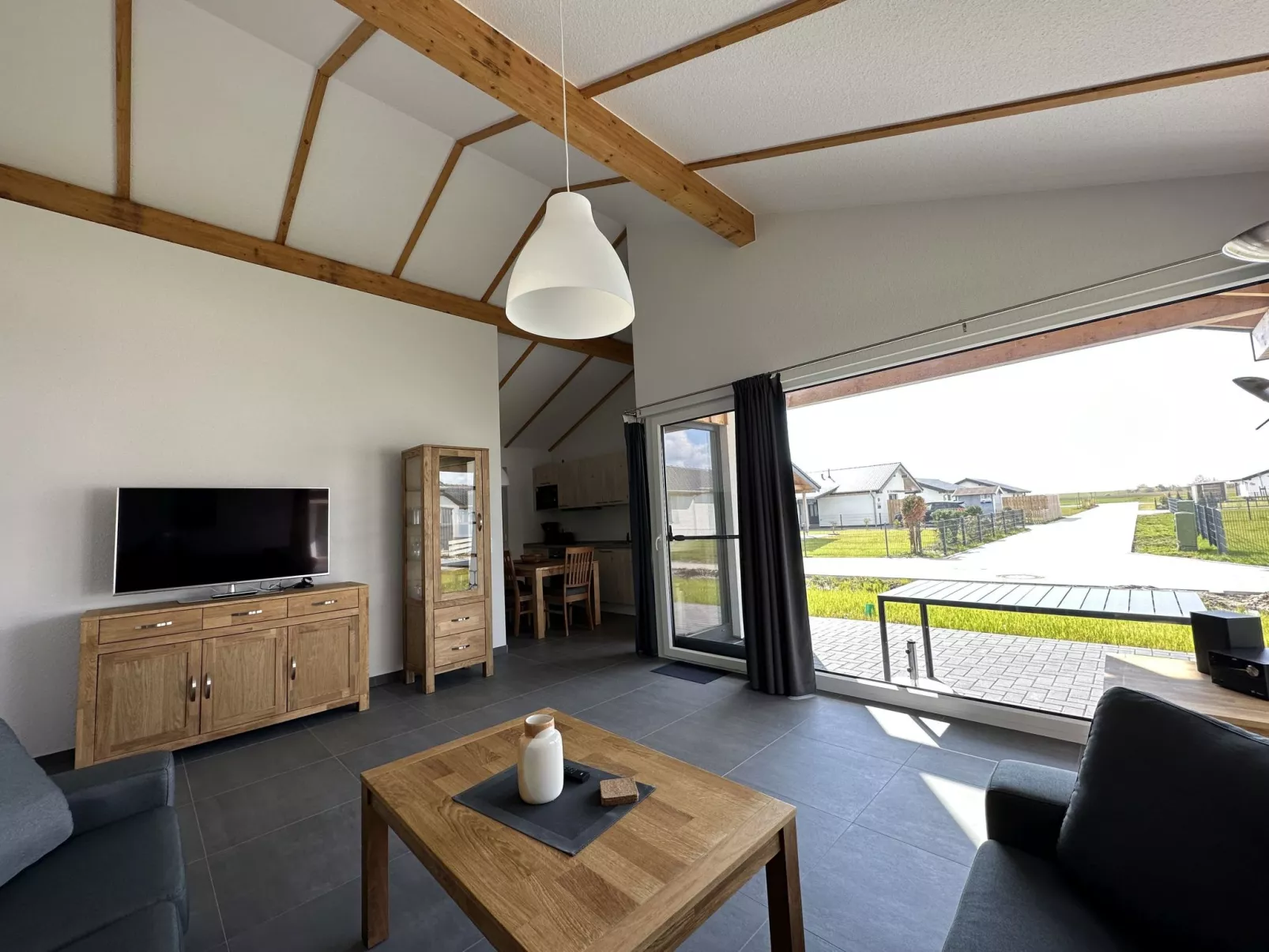 G6 Freistehendes Haus mit Garten und Wallbox-Binnen