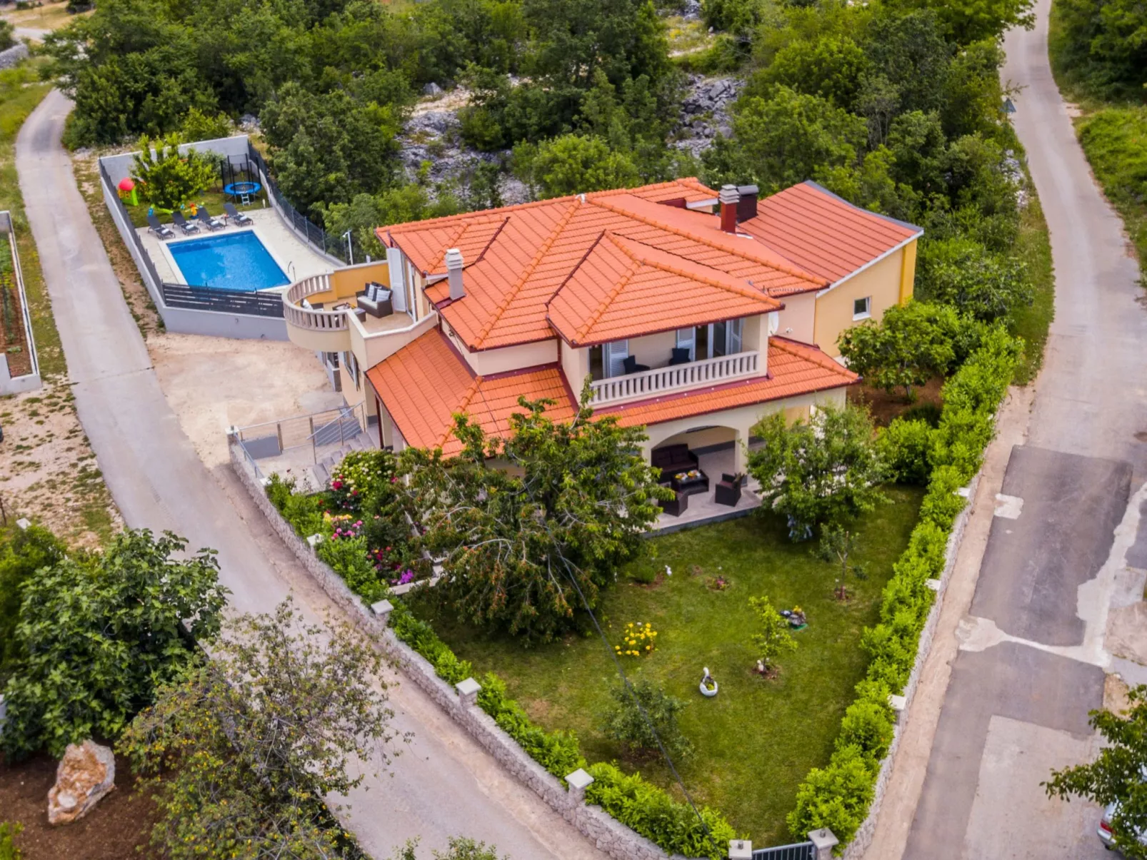 Villa "Mile" mit beheiztem Pool, Grill und Terrasse-Buiten