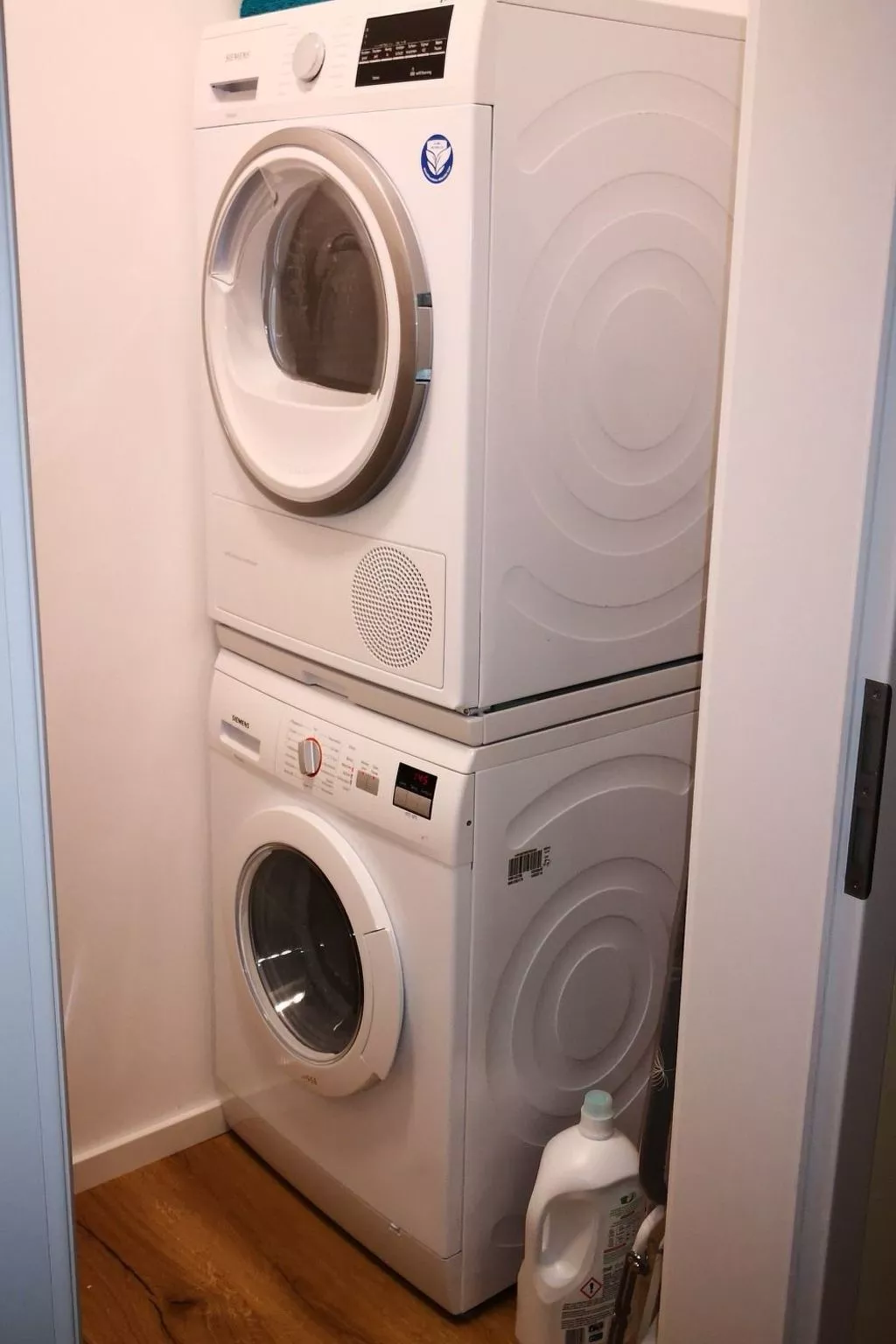 Moderne Wohnung mit Parkplatz und Rheinblick-Binnen