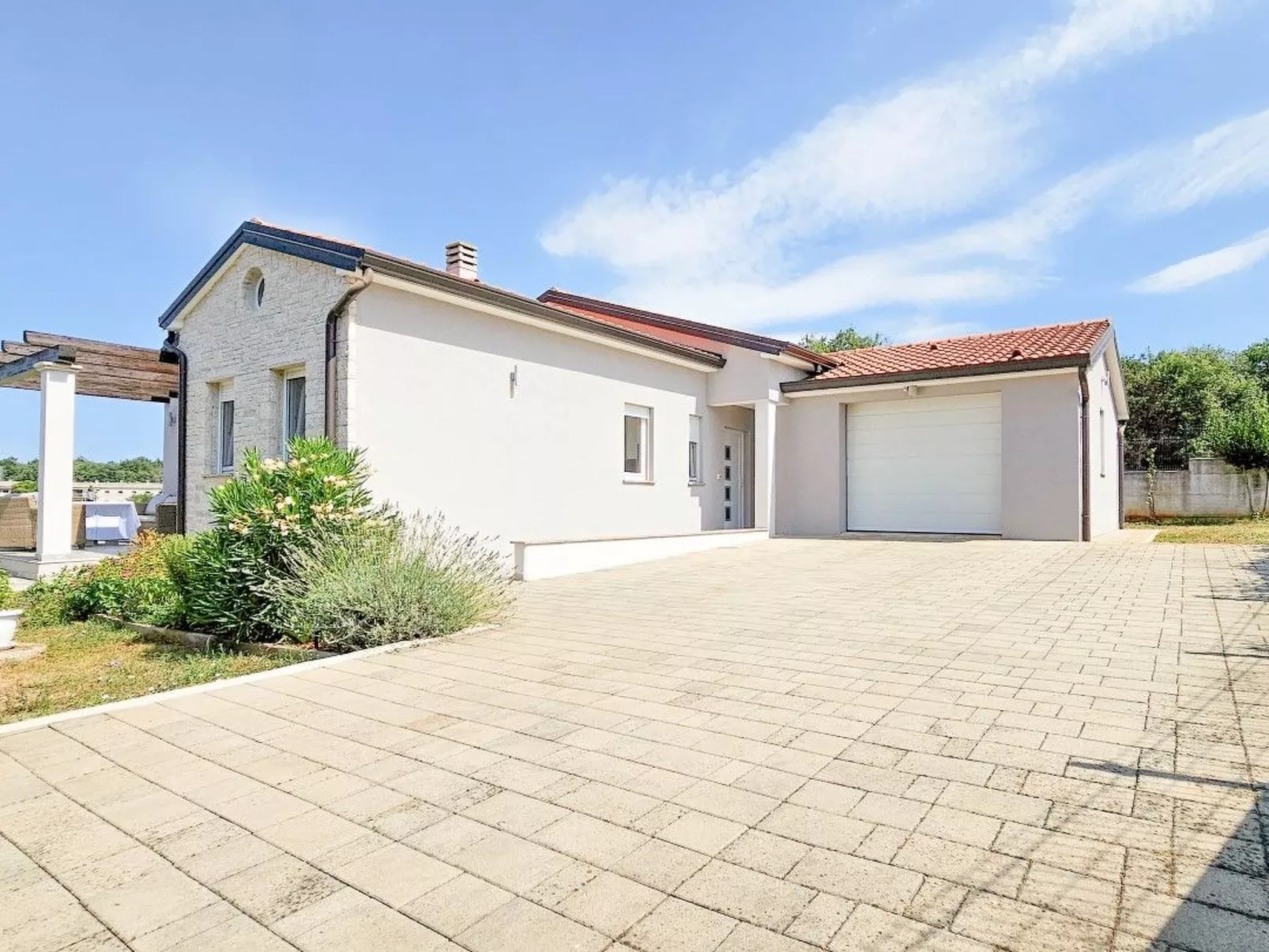 "Villa Pavlovic" mit Garten und Grill-Buiten