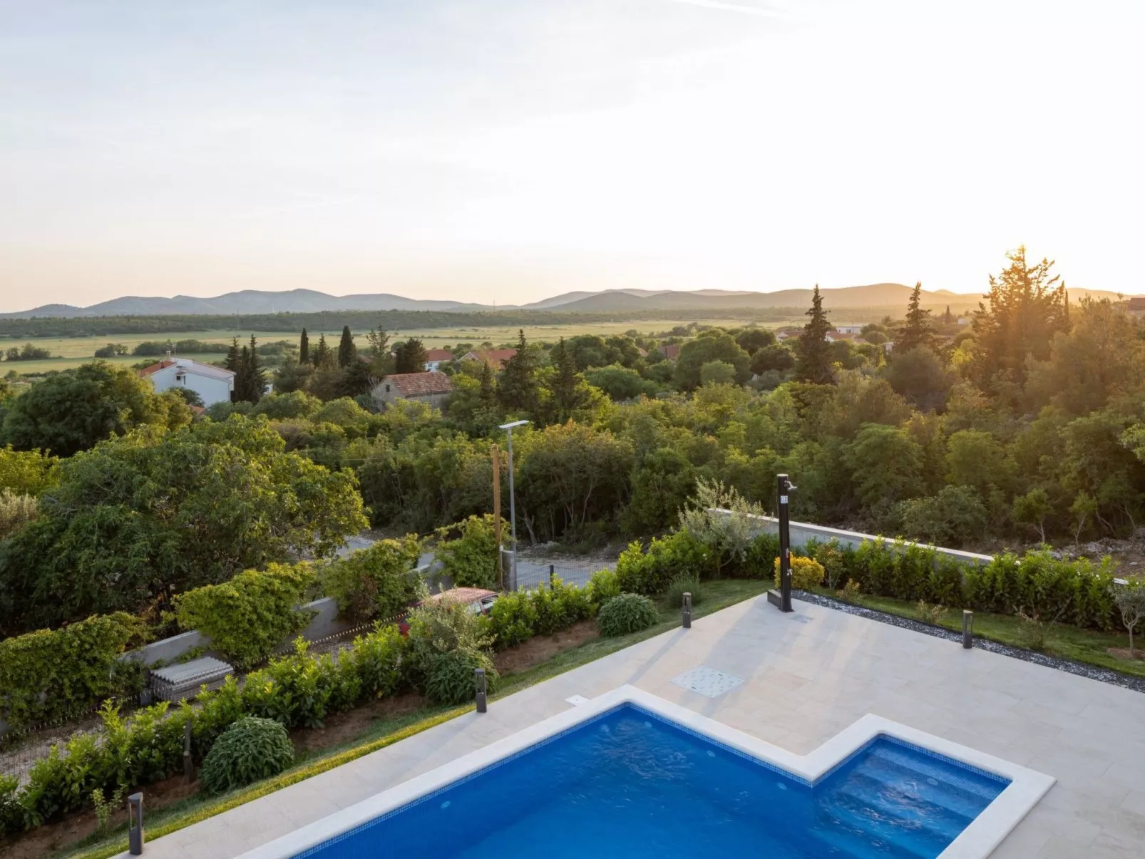 Villa Bura mit Pool und tollem Ausblick-Buiten