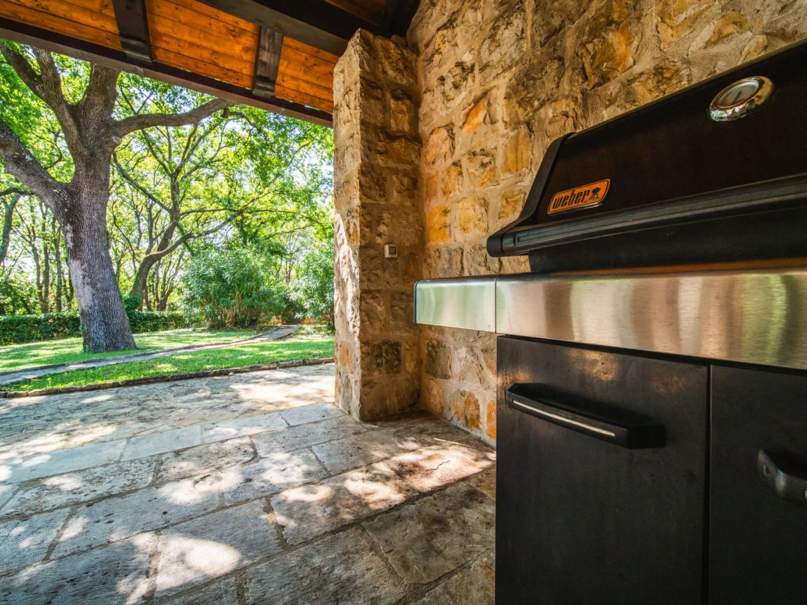 Traditionelles Steinhaus mit privatem beheiztem Pool-Buiten