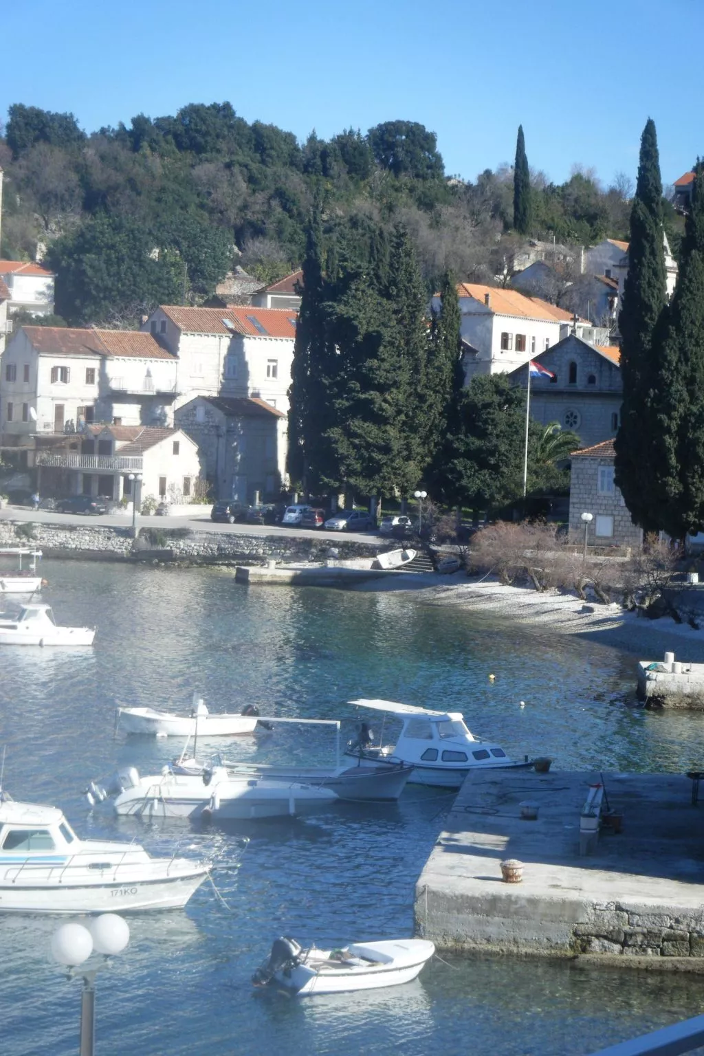 "Antun" am Strand-Buiten