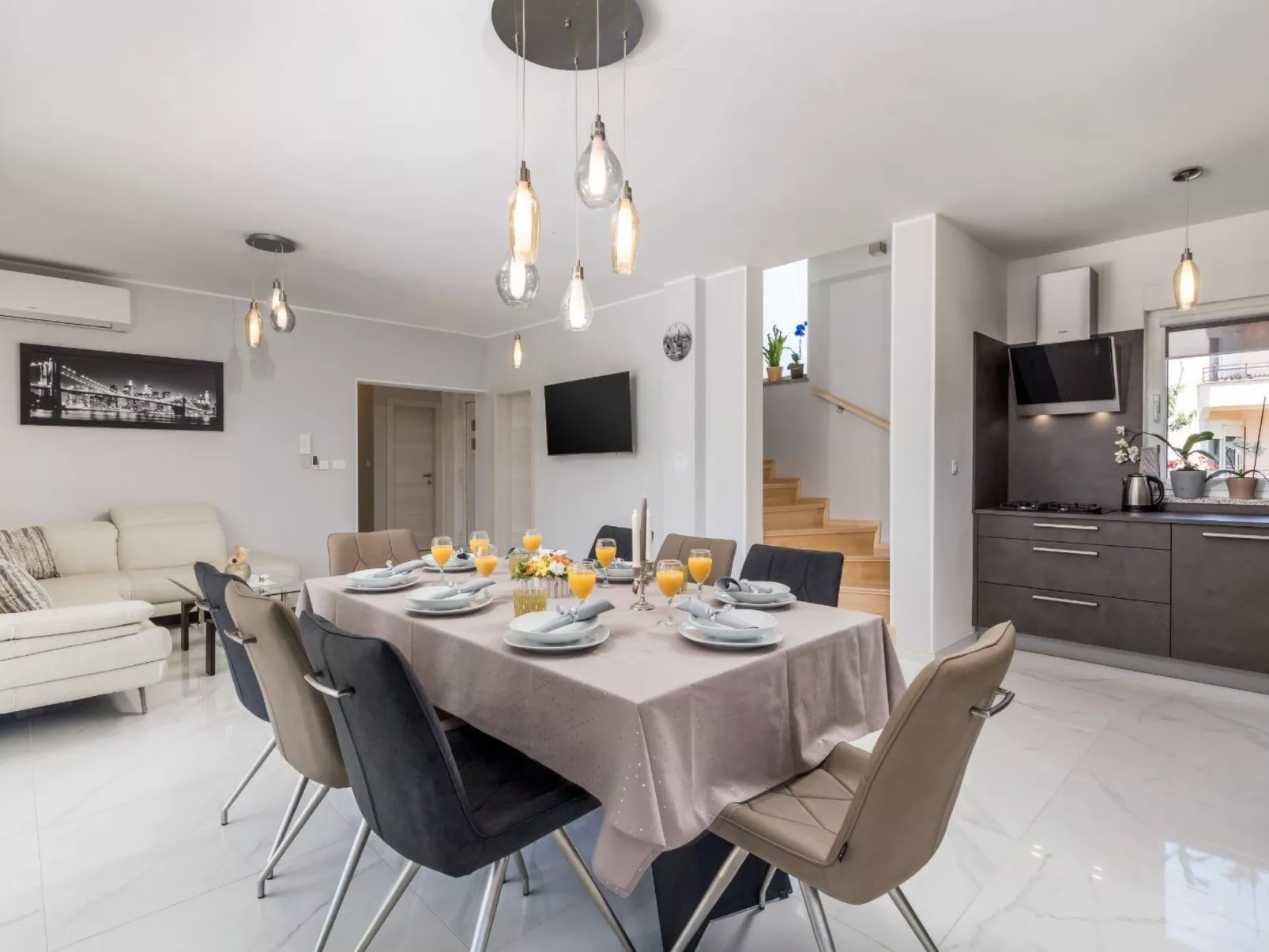 Schönes Haus für 8 Personen mit großem Schwimmbad-Image-tags.info