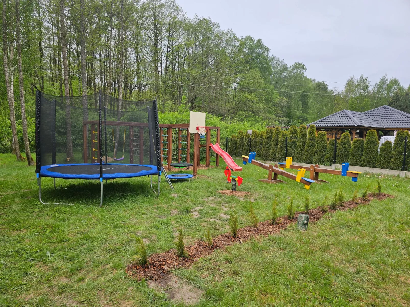 Ganzjährig bewohnbares Ferienhaus - rot-Buiten