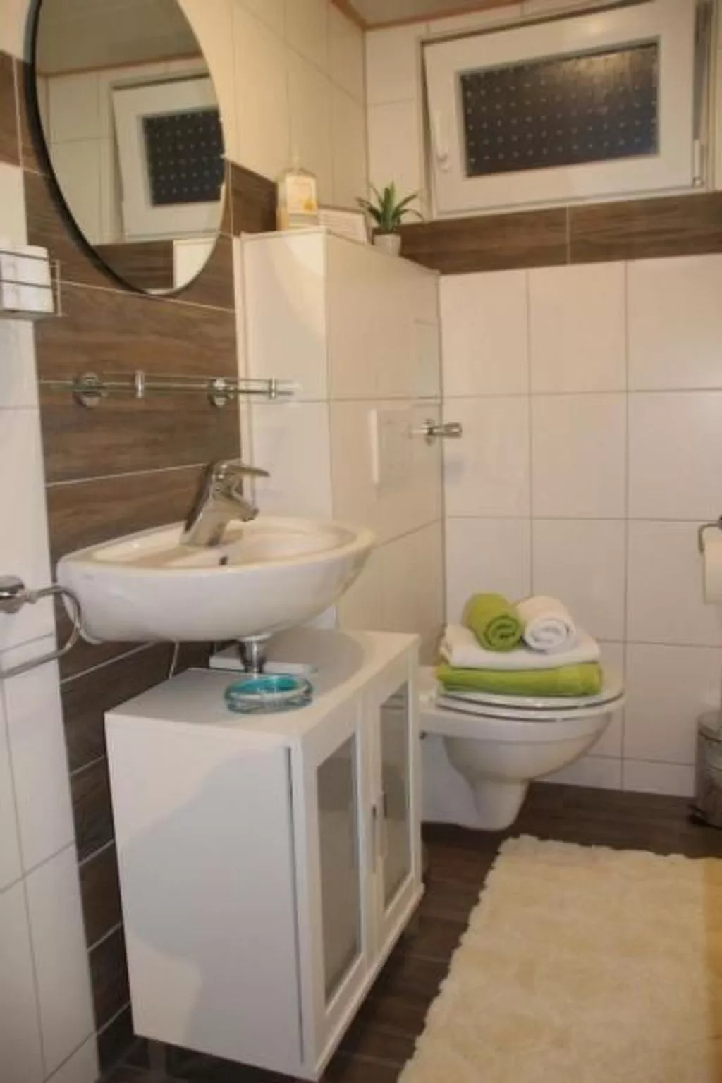 Loni in Viereth-Image-tags.info