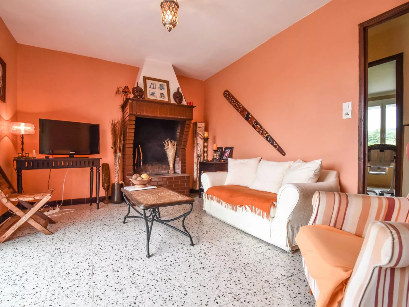 Schönes Ferienhaus mit Pool-Binnen