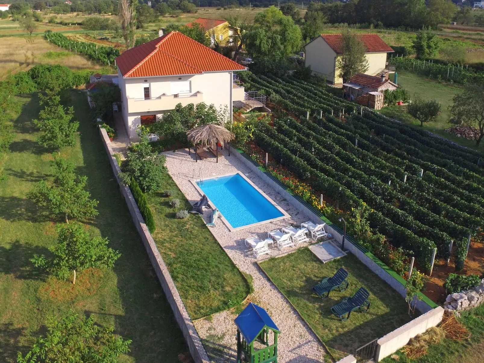 Villa "Sonnenblume" mit eigenem Garten und Grill-Buiten