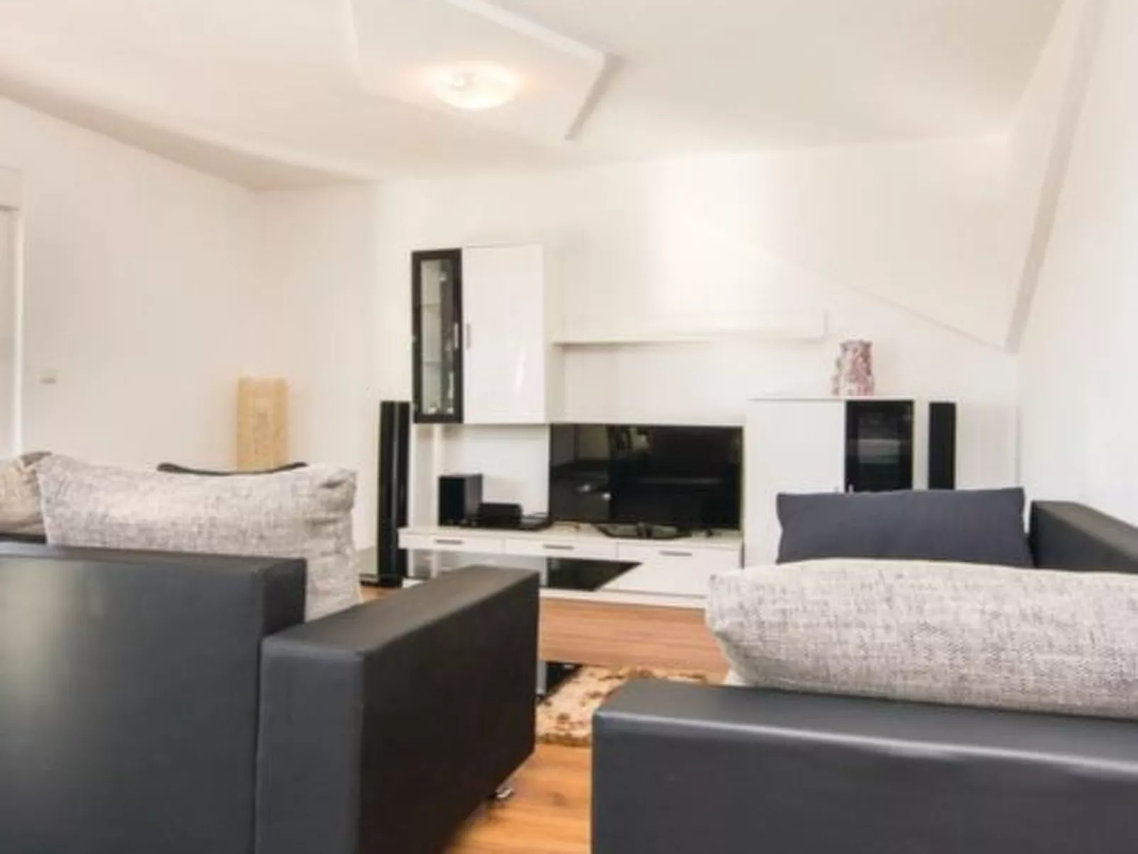 Laura mit Pool-Binnen