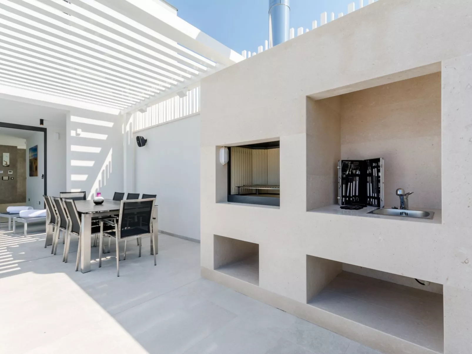 Tolles Ferienhaus in Sutivan mit Privatem Pool-Buiten