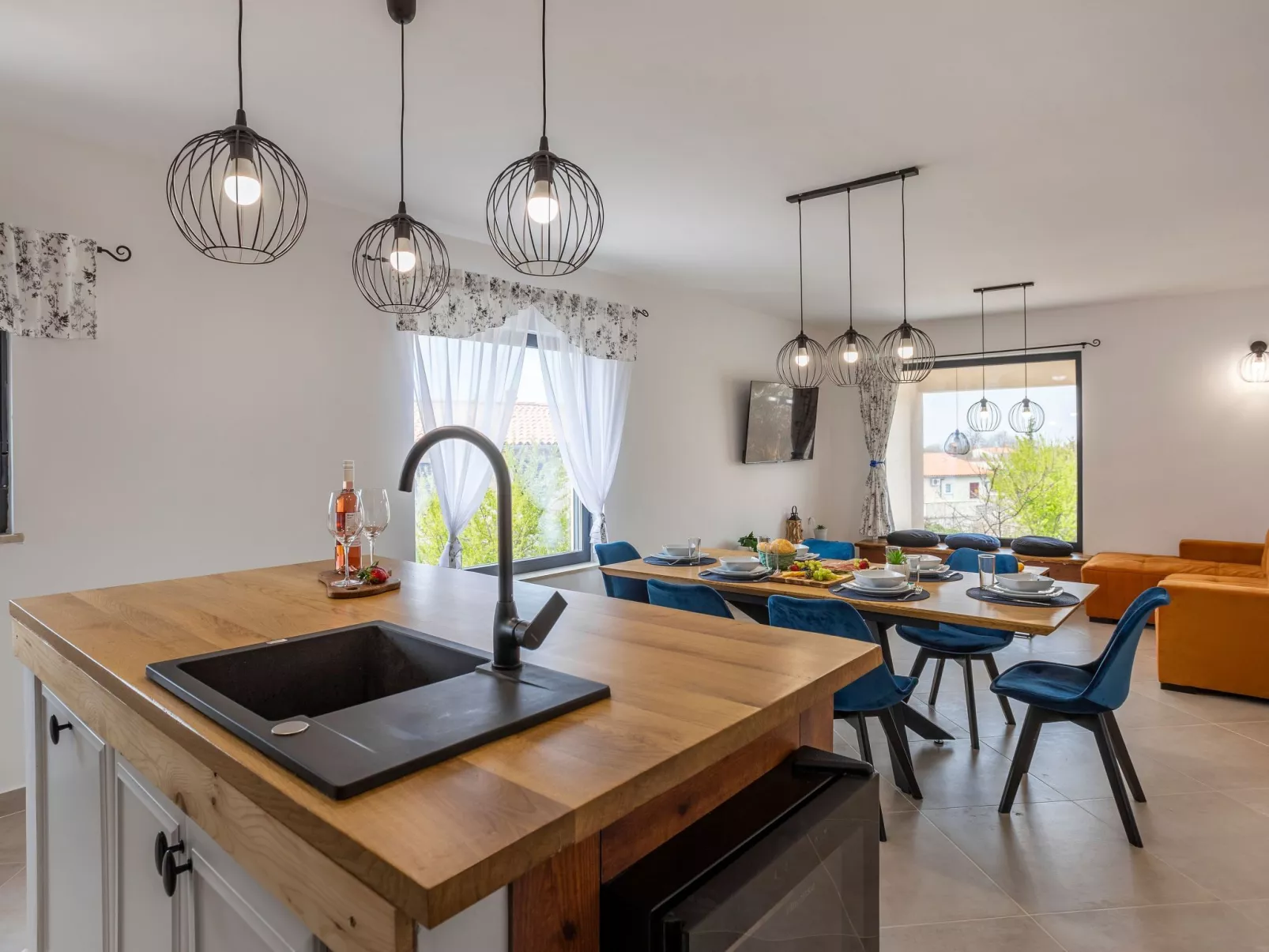 Schönes Ferienhaus in Modrusani mit Großem Garten-Binnen