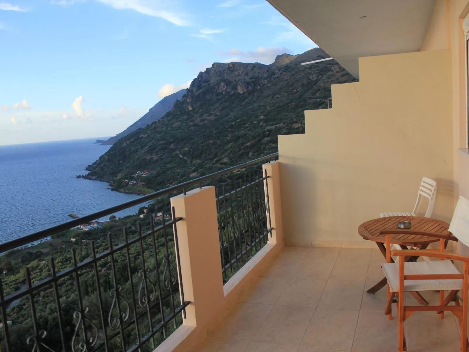 Appartement mit Balkon-Buiten