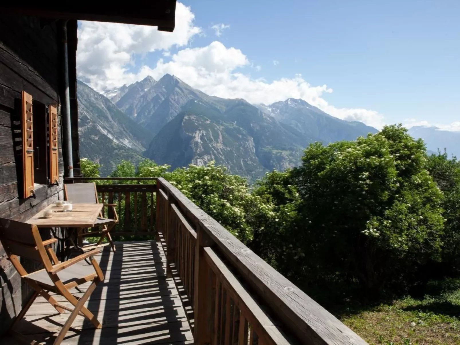 Modernes Bijou in 400-jährigem Haus-Buiten