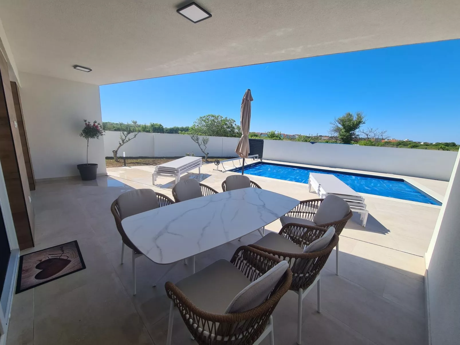 Neue Villa Angelo mit Sauna und beheiztem Pool-Buiten