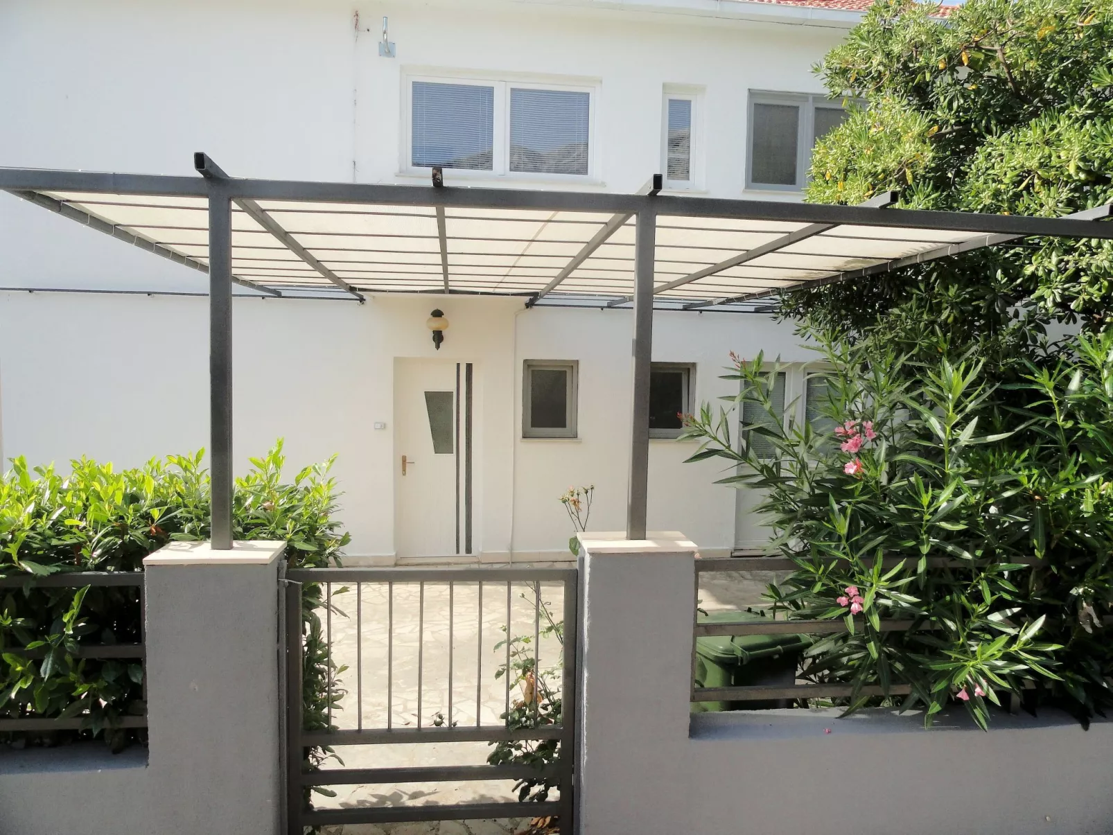 Karmen auf zwei Ebenen mit Garten-Buiten