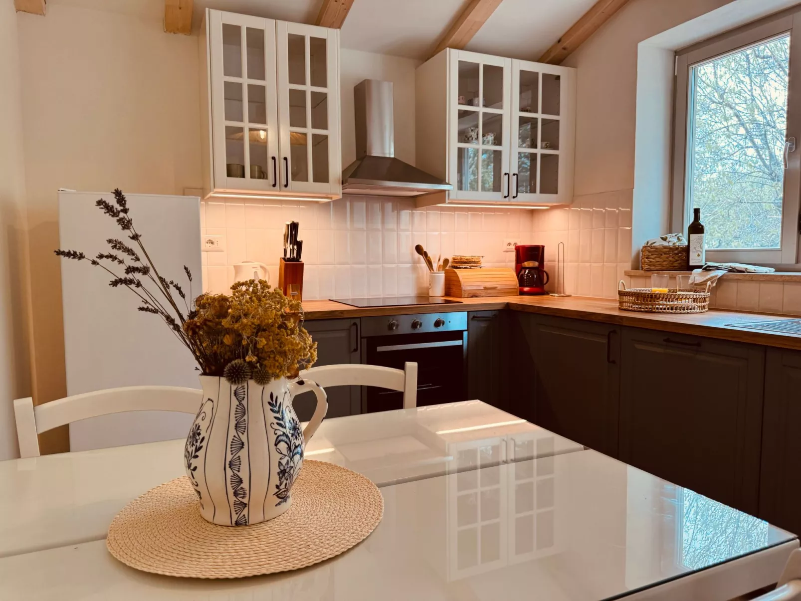 Ferienvilla mit Garten, Grill und Terrasse-Binnen