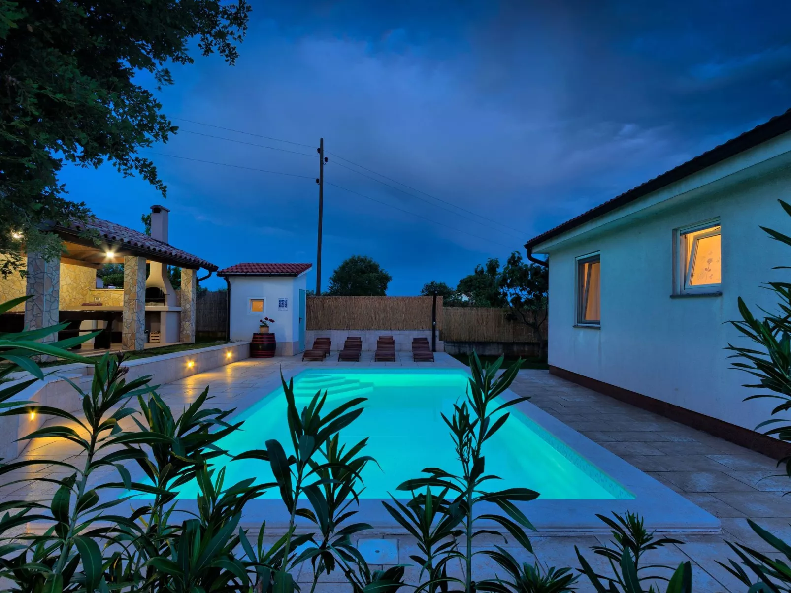 Haus Daniela mit überdachter Terrasse und Pool-Image-tags.info