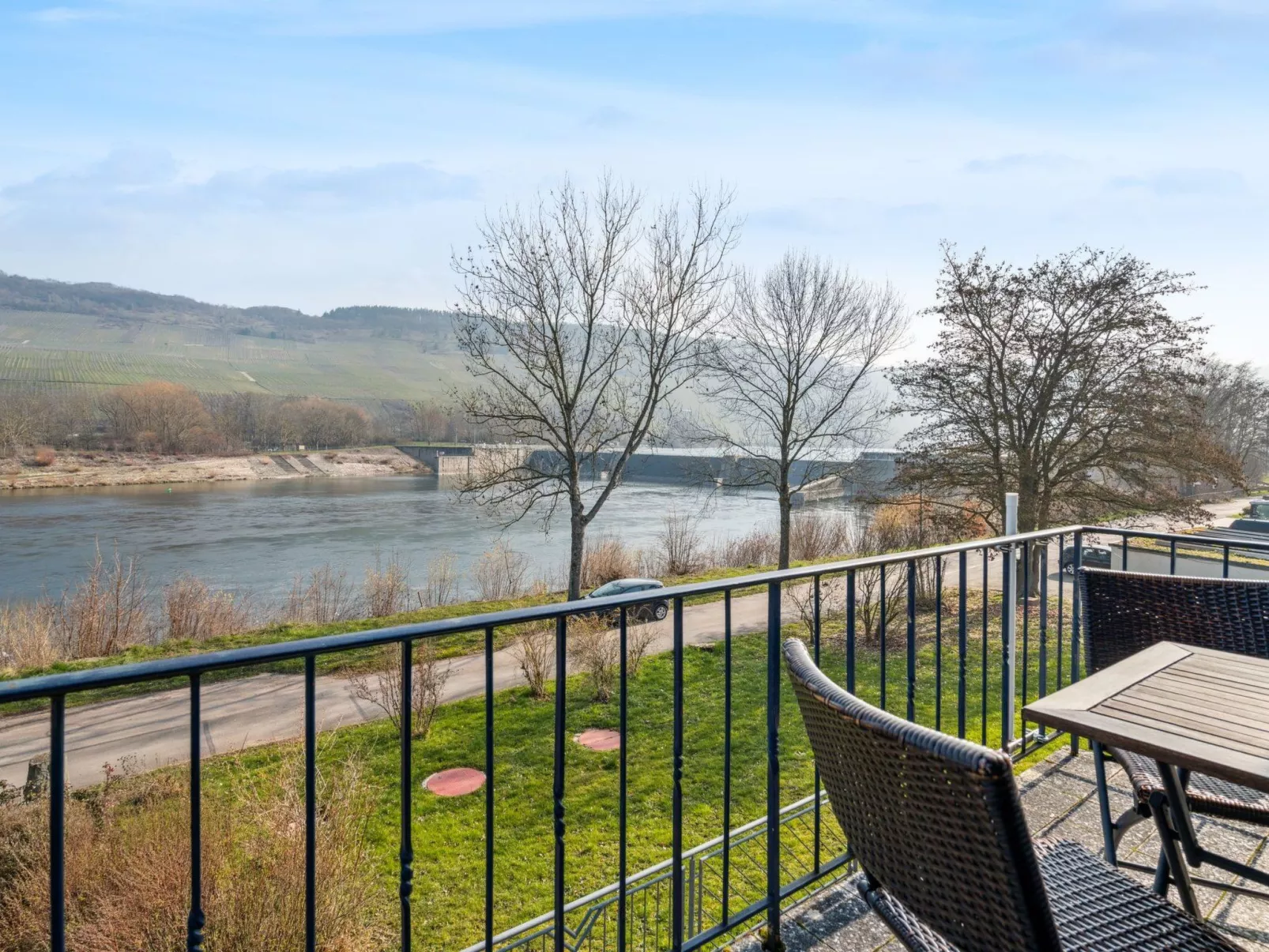 Mit Balkon und schönem Moselblick-Buiten