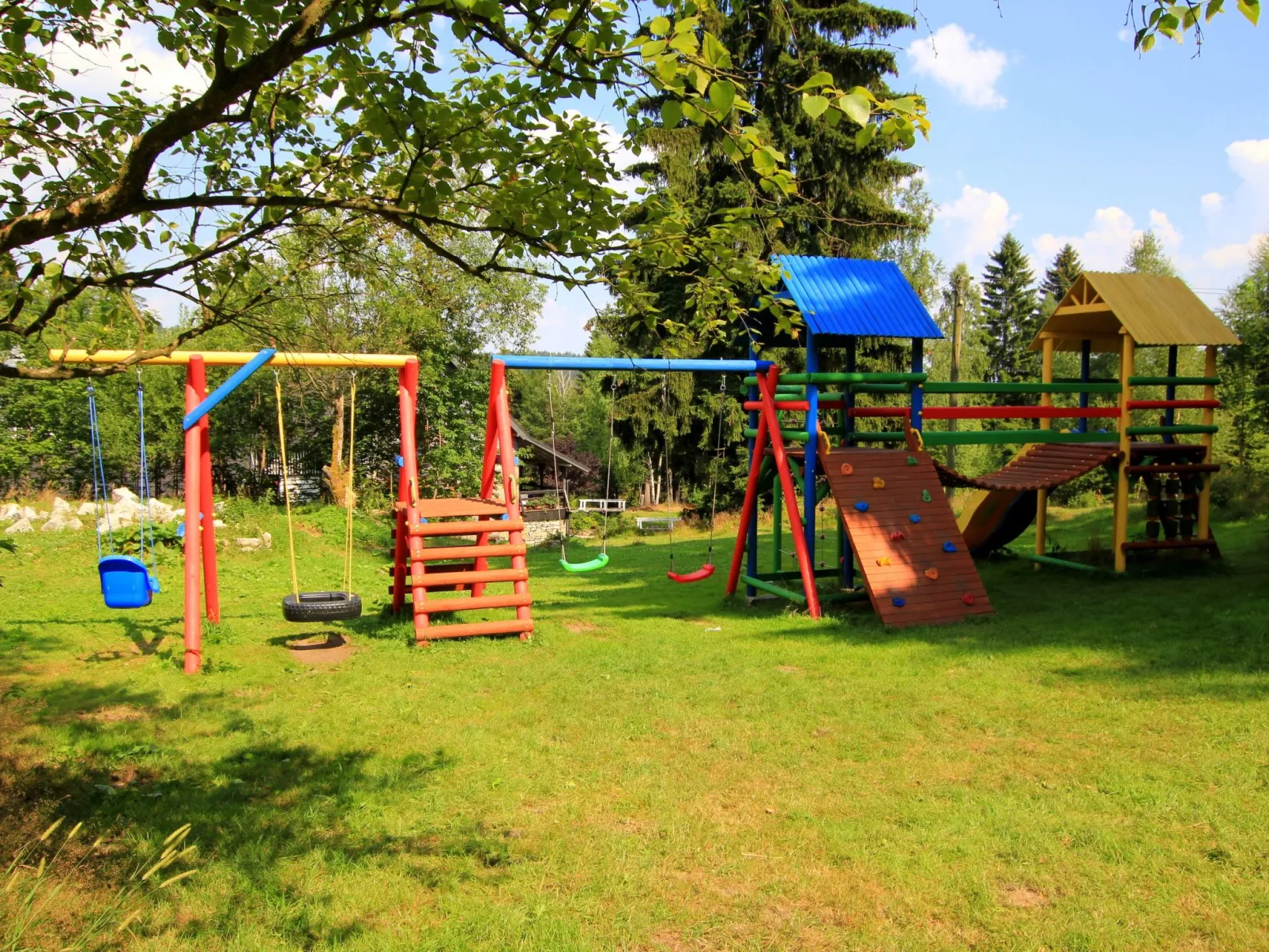 Exklusives Ferienhaus mit Schwimmbad direkt am Wasser-Buiten