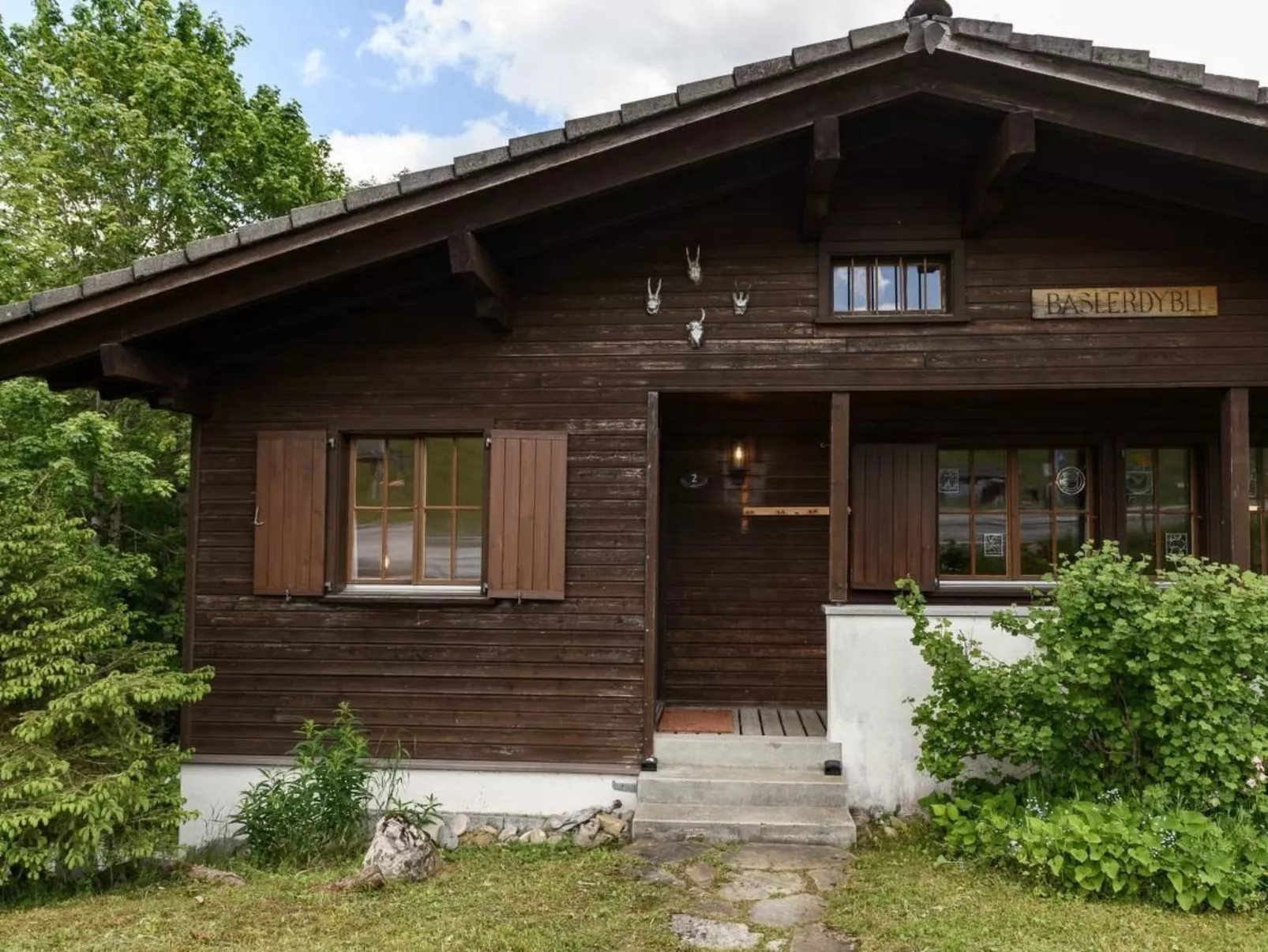 Chalet Baslerdybli-Buiten