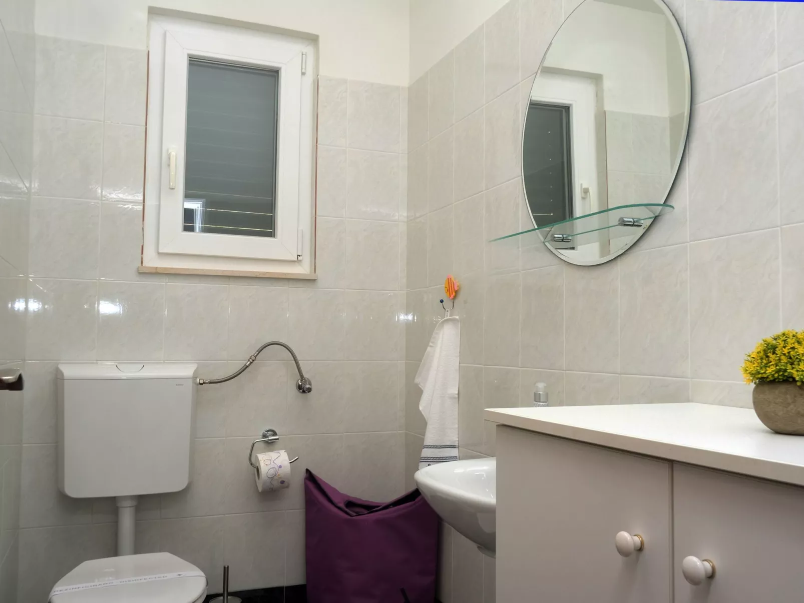 Große Ferienwohnung in Duće mit Privatem Balkon und Meerblick-Binnen