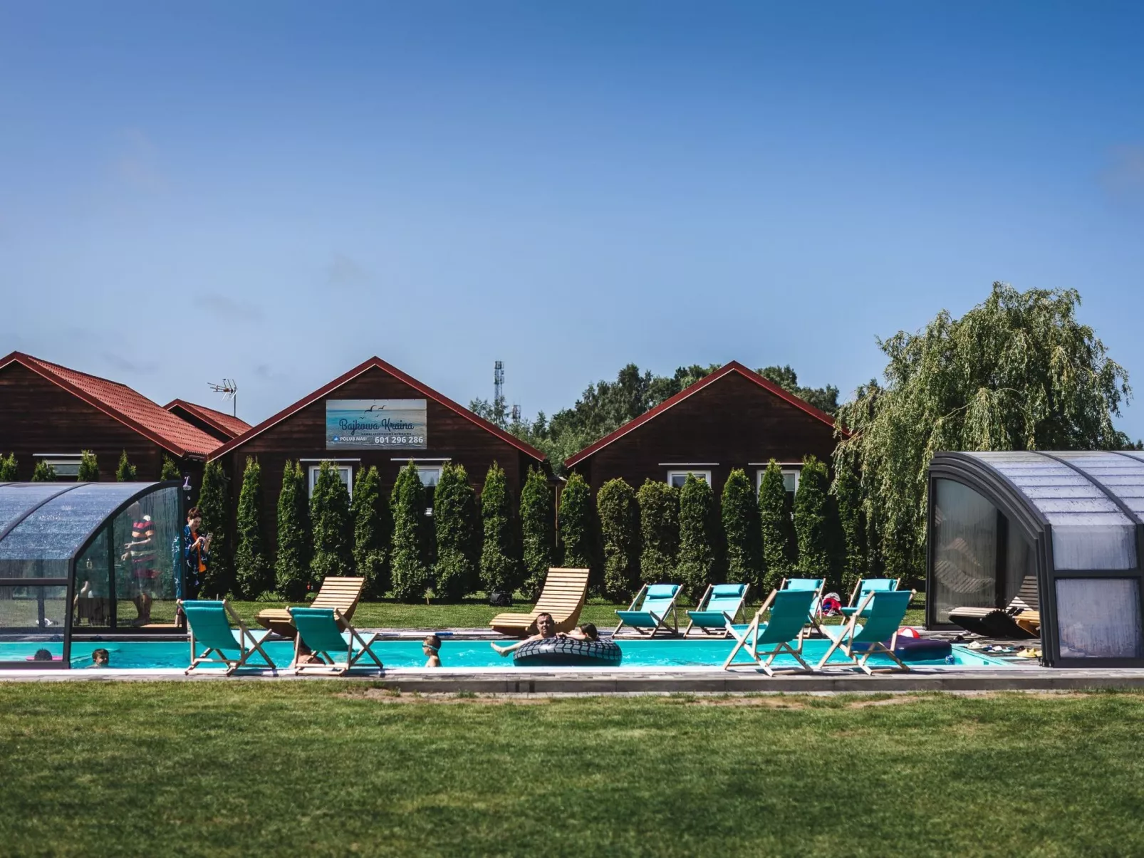 Mit Schwimmbad-Buiten