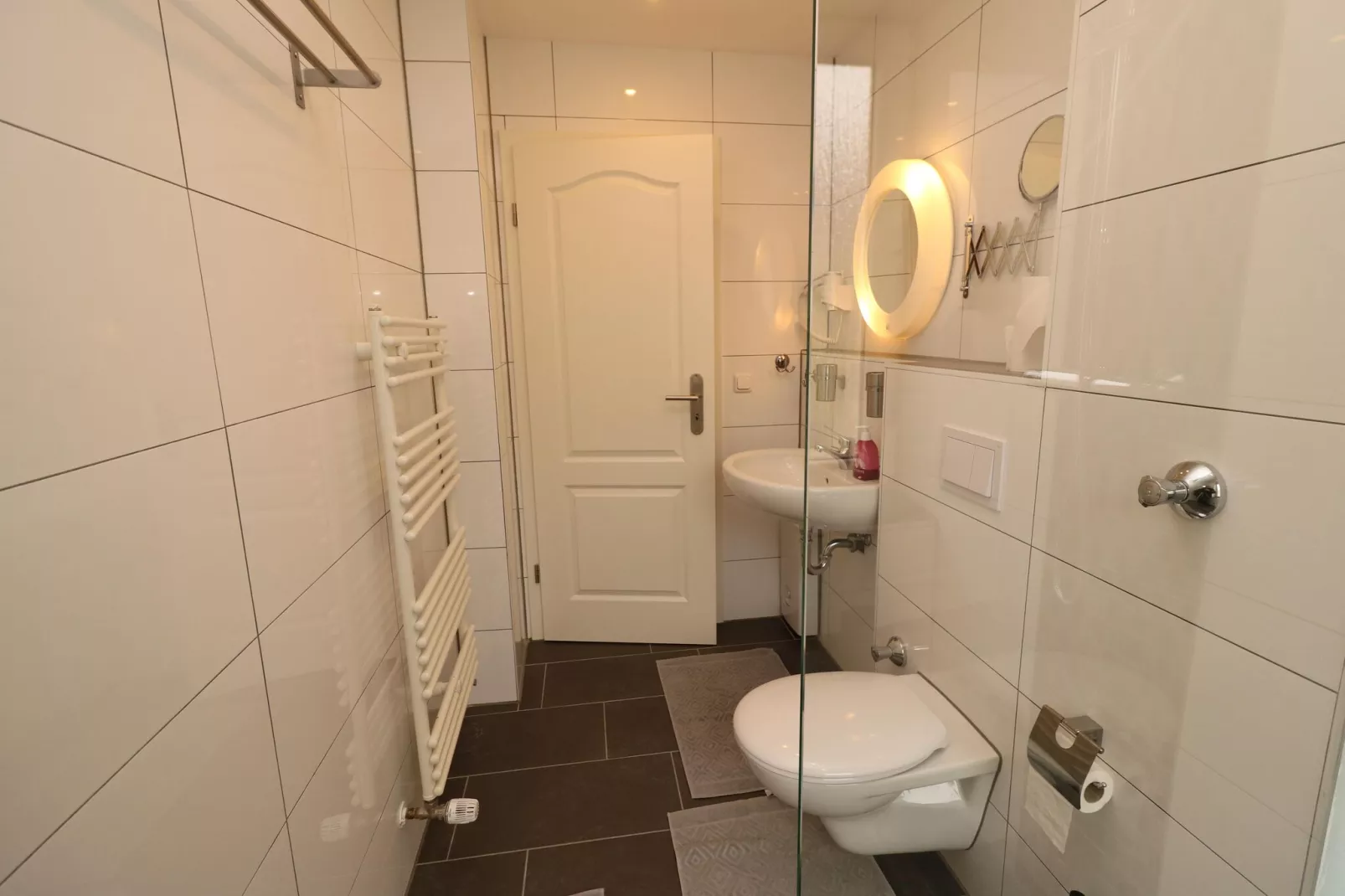 Apartment in Messenähe Essen und DD-Badkamer