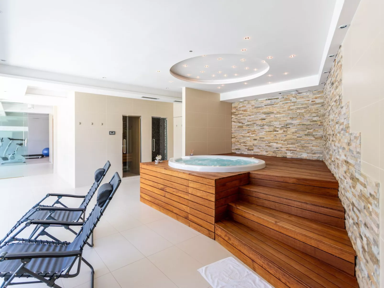 Große Ferienwohnung mit Pool, Garten und Terrasse-Binnen