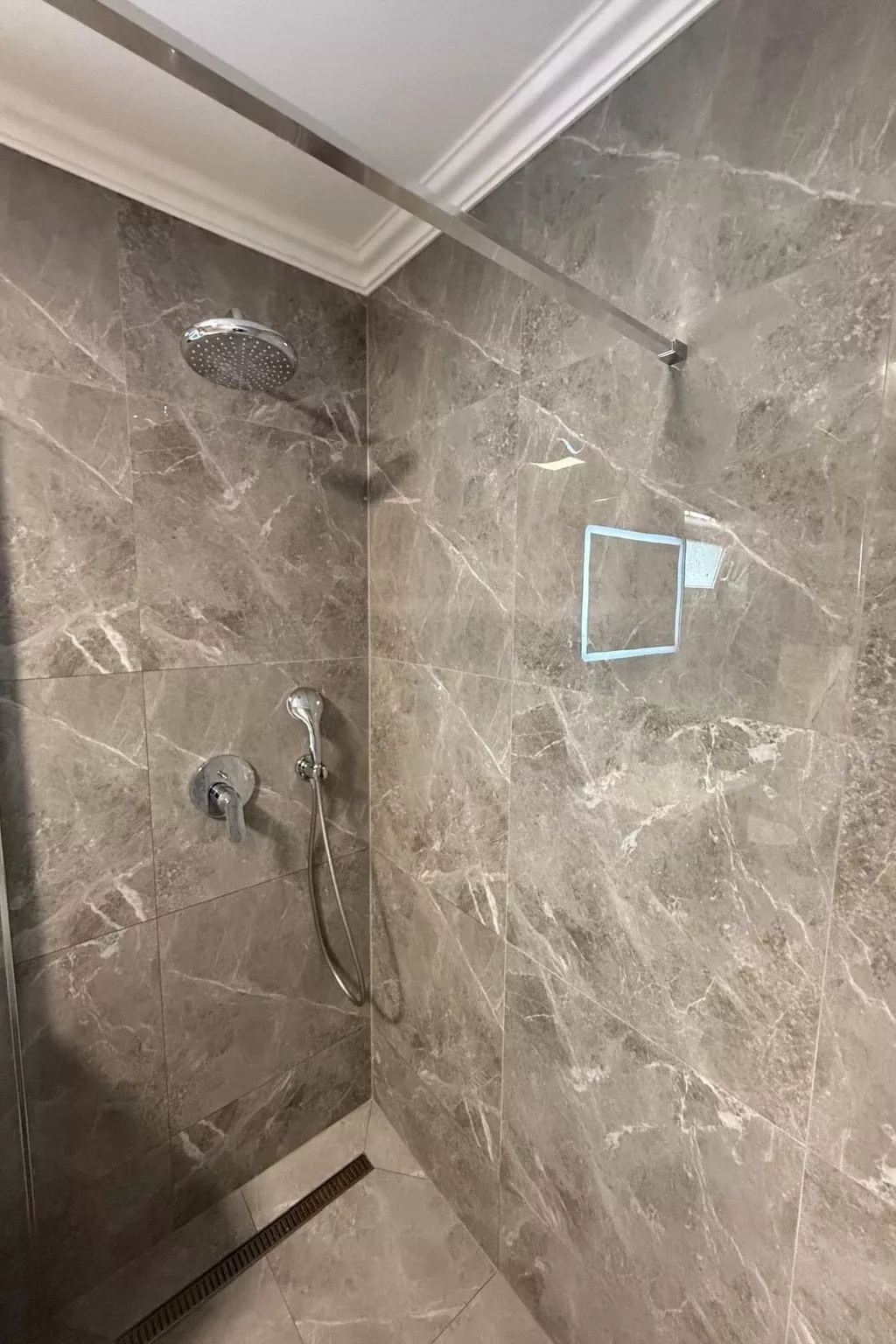 Mélanie im Erdgeschoss einer Villa in Strandnähe-Binnen