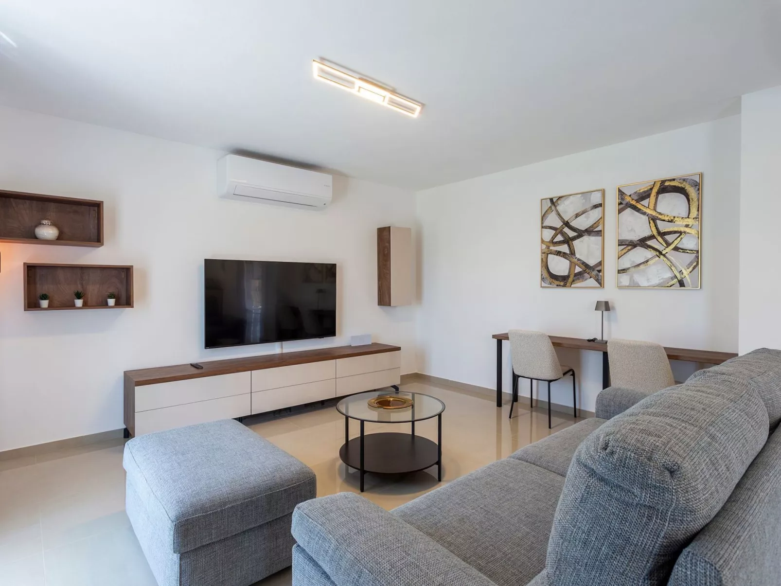 "Luxuriöse App. mit Pool"-Binnen