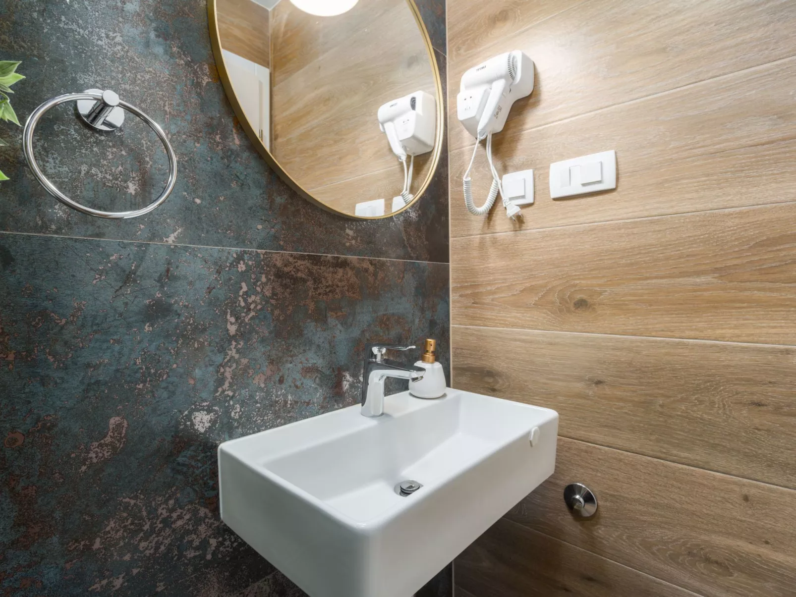 Resience Radovan 4-Binnen