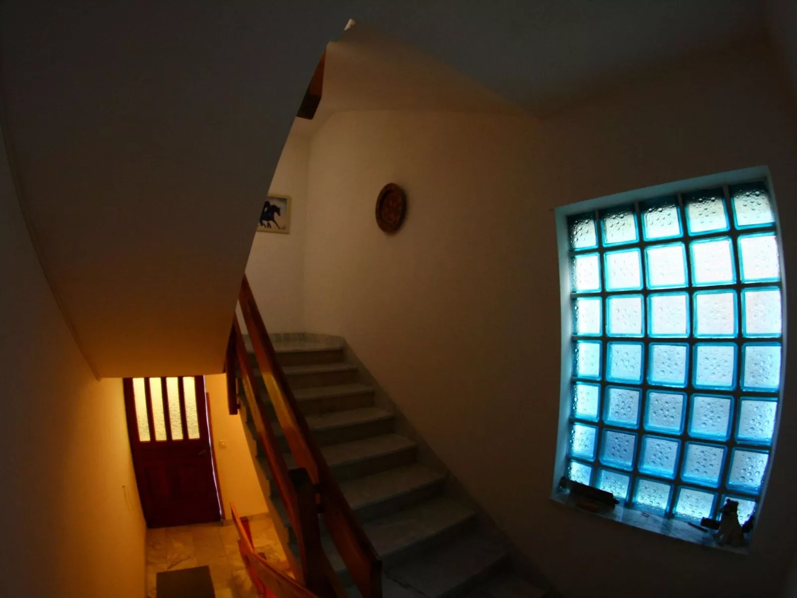 Mit Privatparkplatz-Binnen