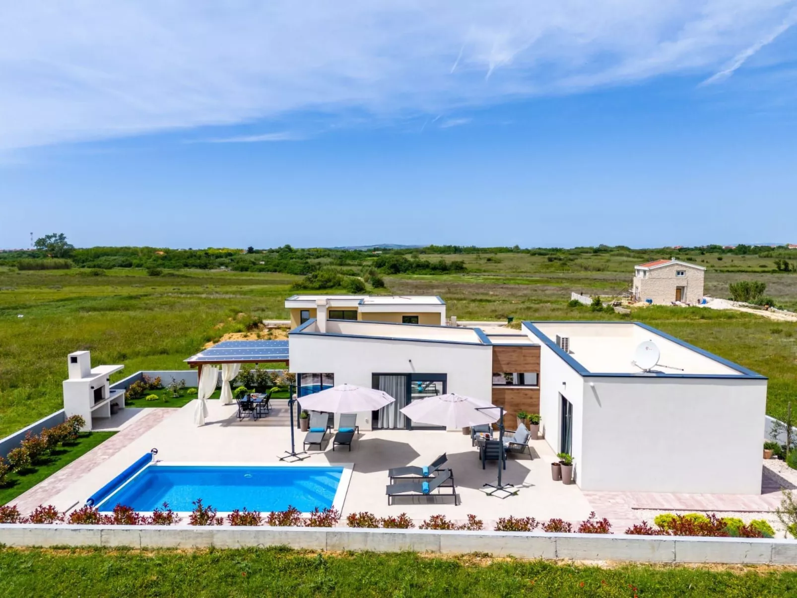 Villa mit beheiztem Pool - von TA Leut Agency-Buiten