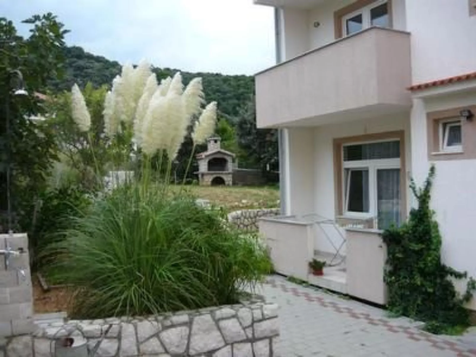 Nette Ferienwohnung mit Whirlpool und Garten-Buiten