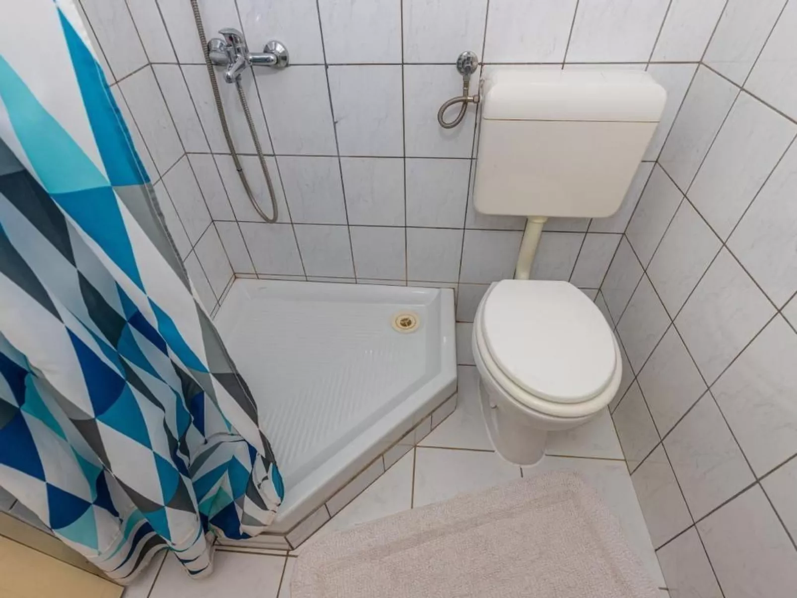 In Dramalj mit Kleiner Terrasse-Binnen