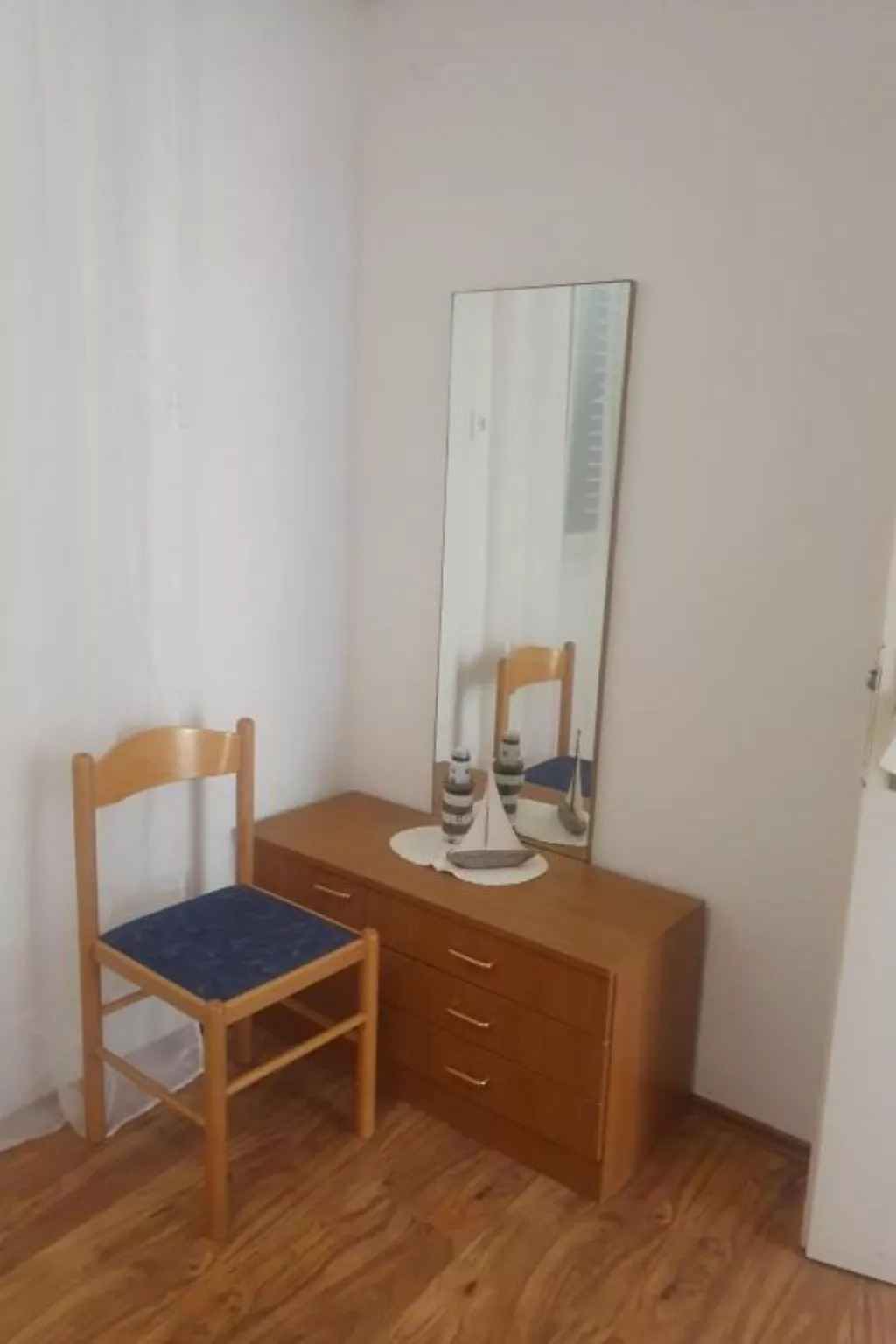 "Nikica" mit Blick auf das Meer-Binnen