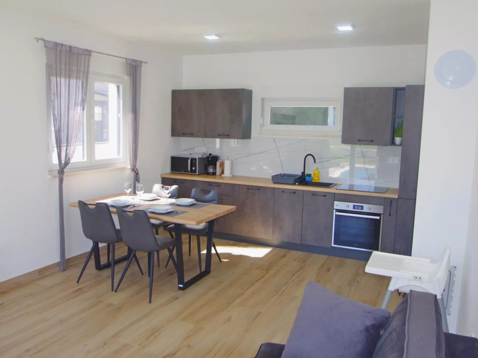 Ferienhaus, privater Pool, Dorf Šišan-Binnen