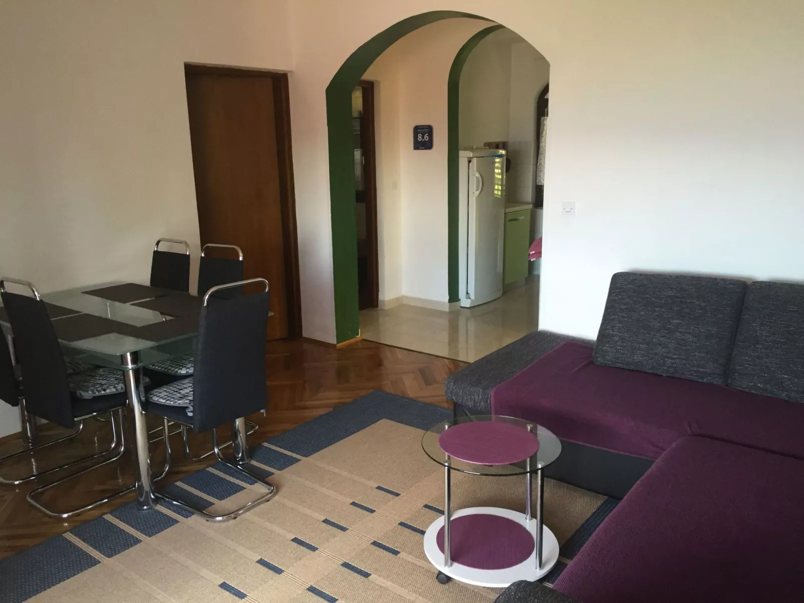 Mit einer überdachten Terrasse-Binnen