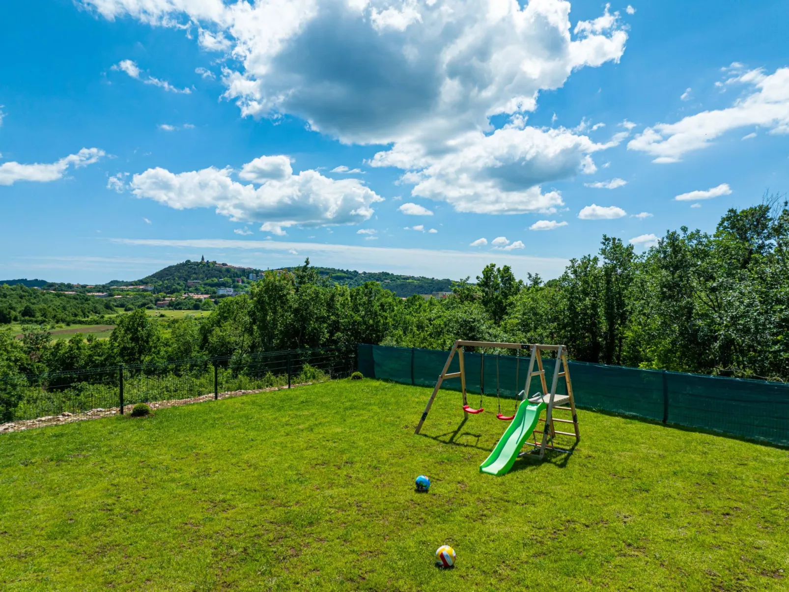 Luxuriöse Ferienvilla mit atemberaubender Aussicht-Image-tags.info