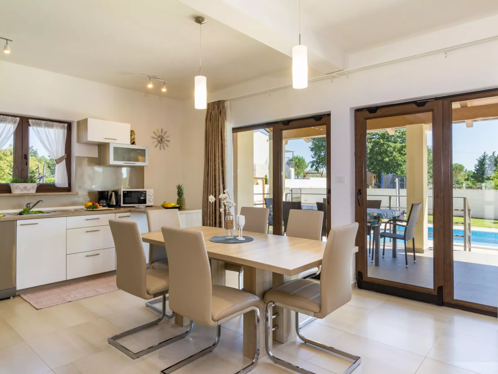 Beeindruckende Luxusvilla mit beheiztem Privatpool-Binnen