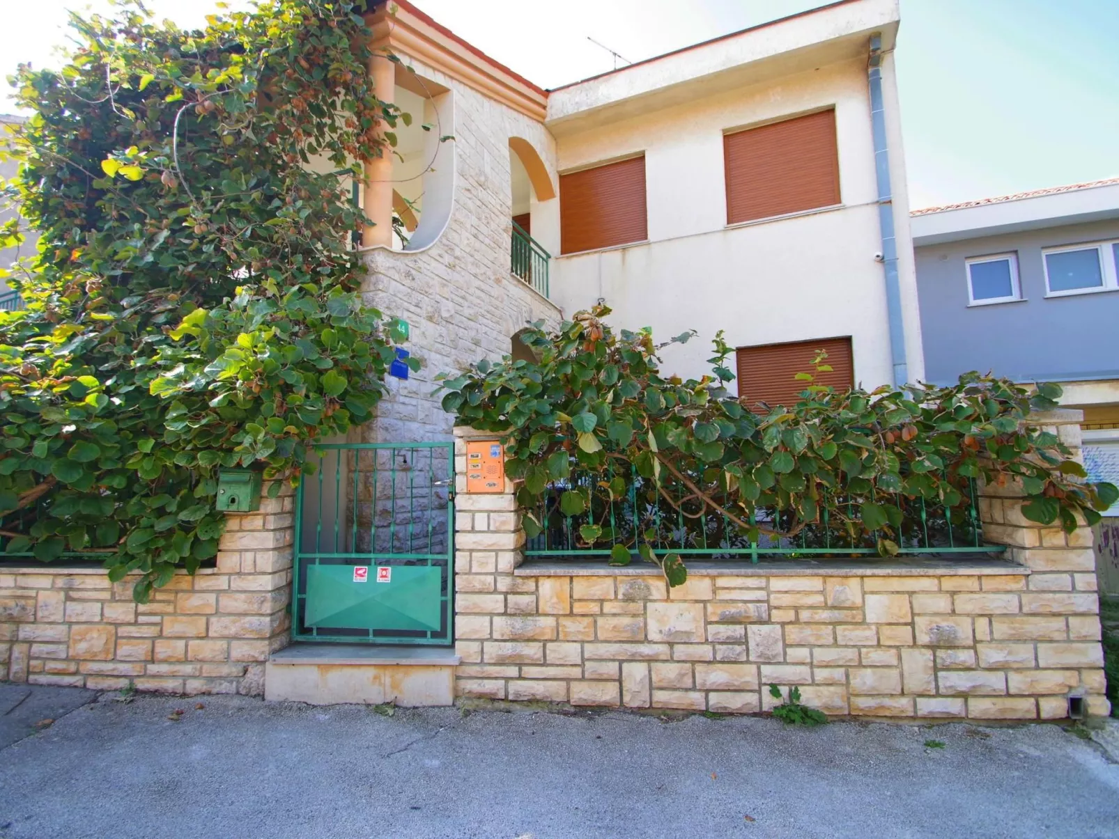 "Gortanova" mit privatem Balkon-Image-tags.info