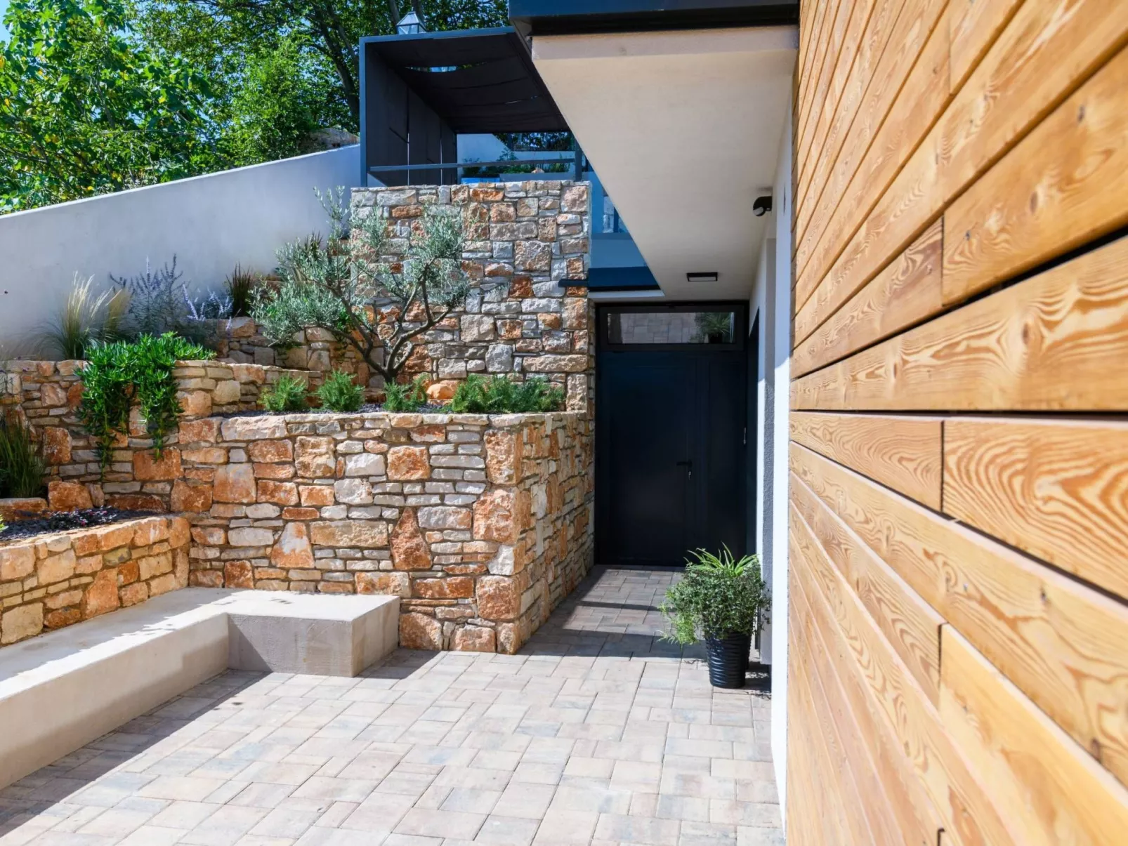 In Vintijan mit Privatem Pool-Buiten