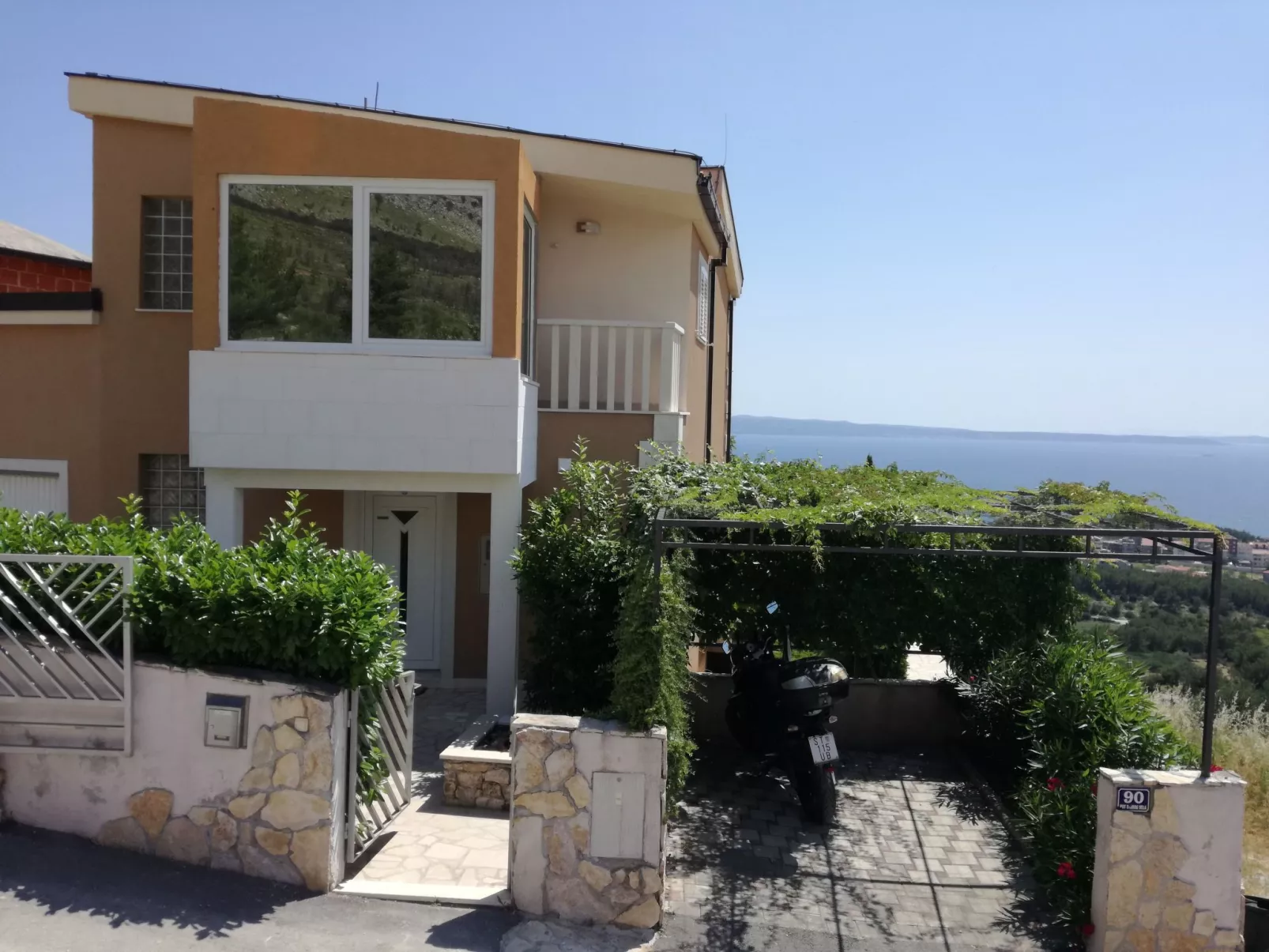 "Villa Petar" mit Infinity Pool-Buiten