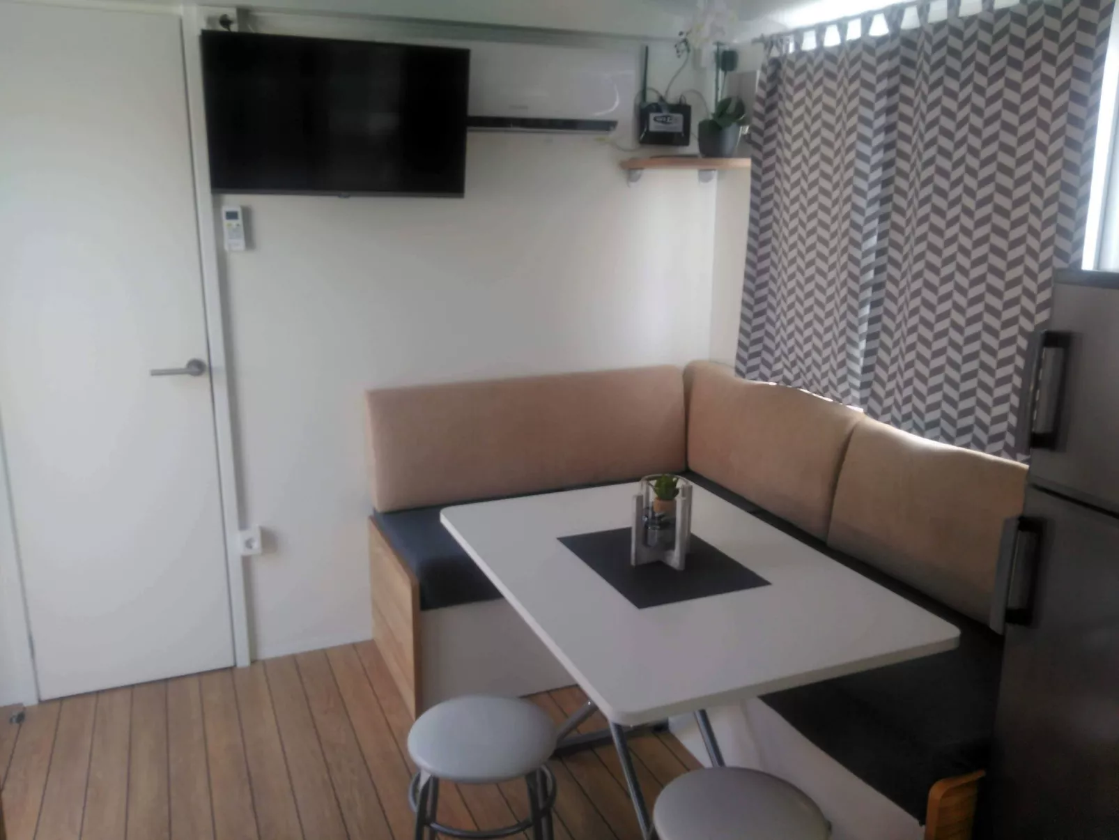 Manora Sucuraj Pool Gästehaus-Image-tags.info