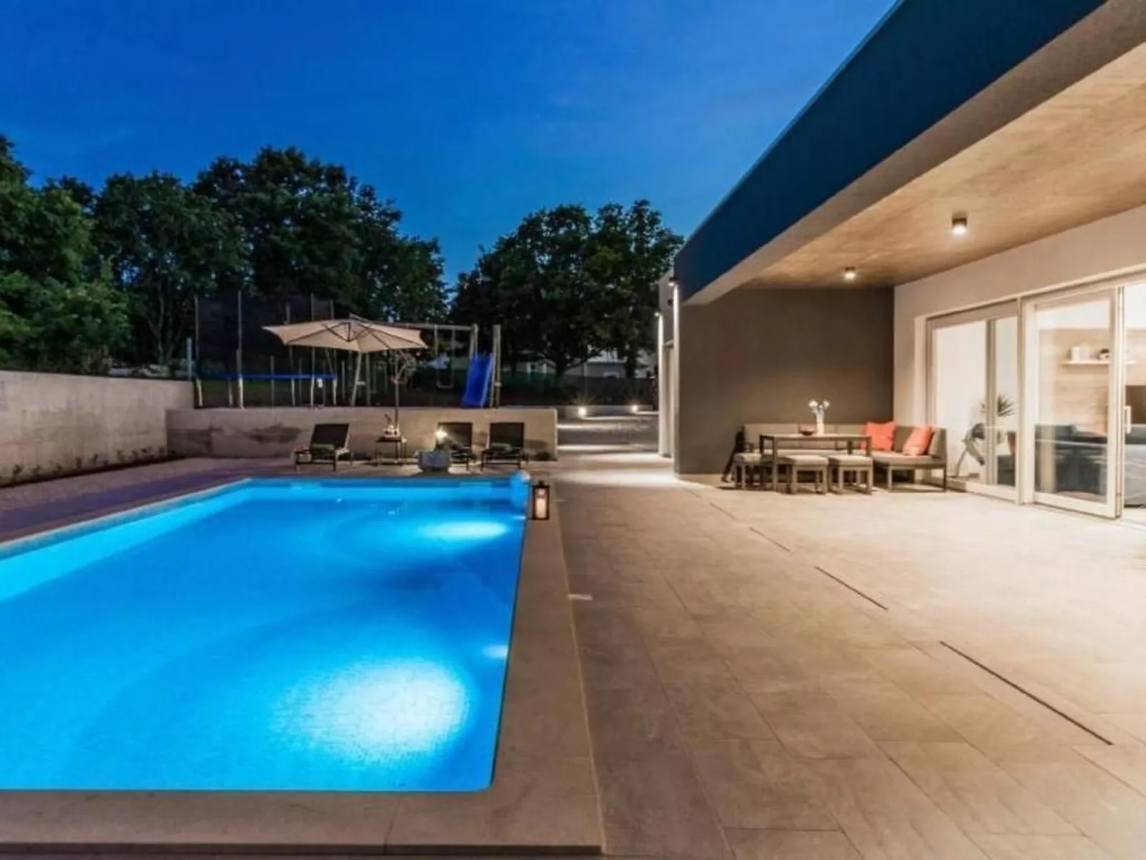 Villa Sanivaro mit beheiztem Pool und Whirlpool-Buiten