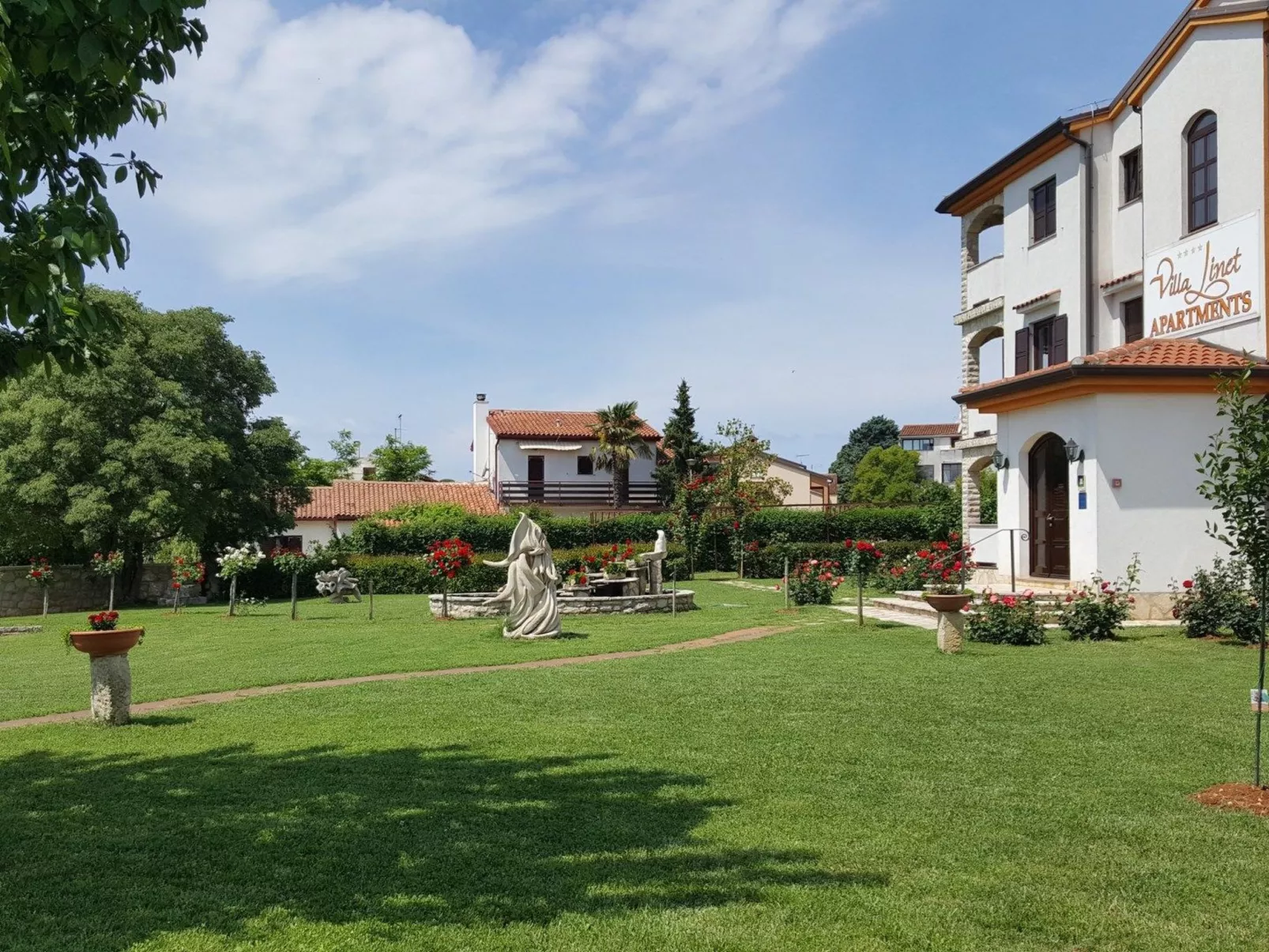 Villa Linet 7.-Buiten