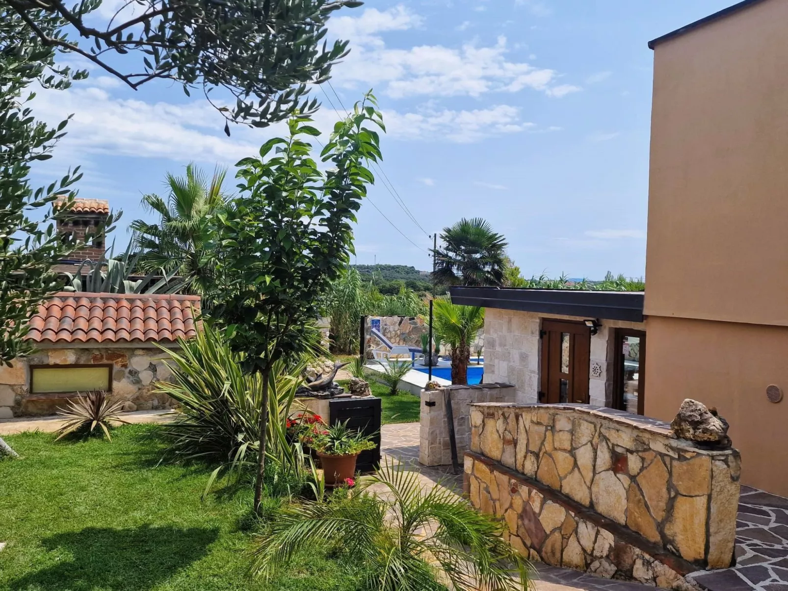 Schönes Haus in Pomer mit privatem Parkplatz-Buiten